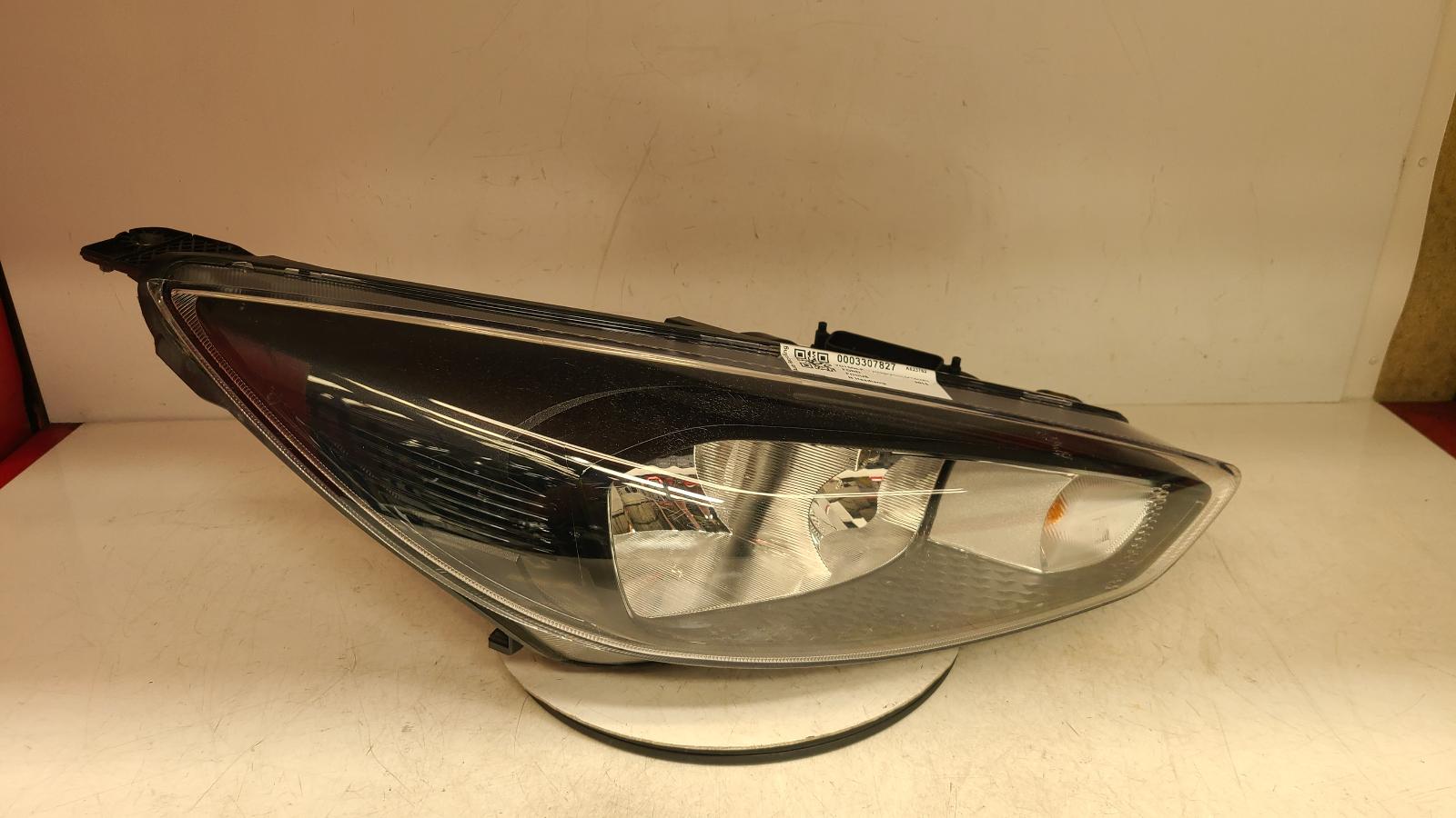 View Auto part R Headlamp Ford Focus 2015