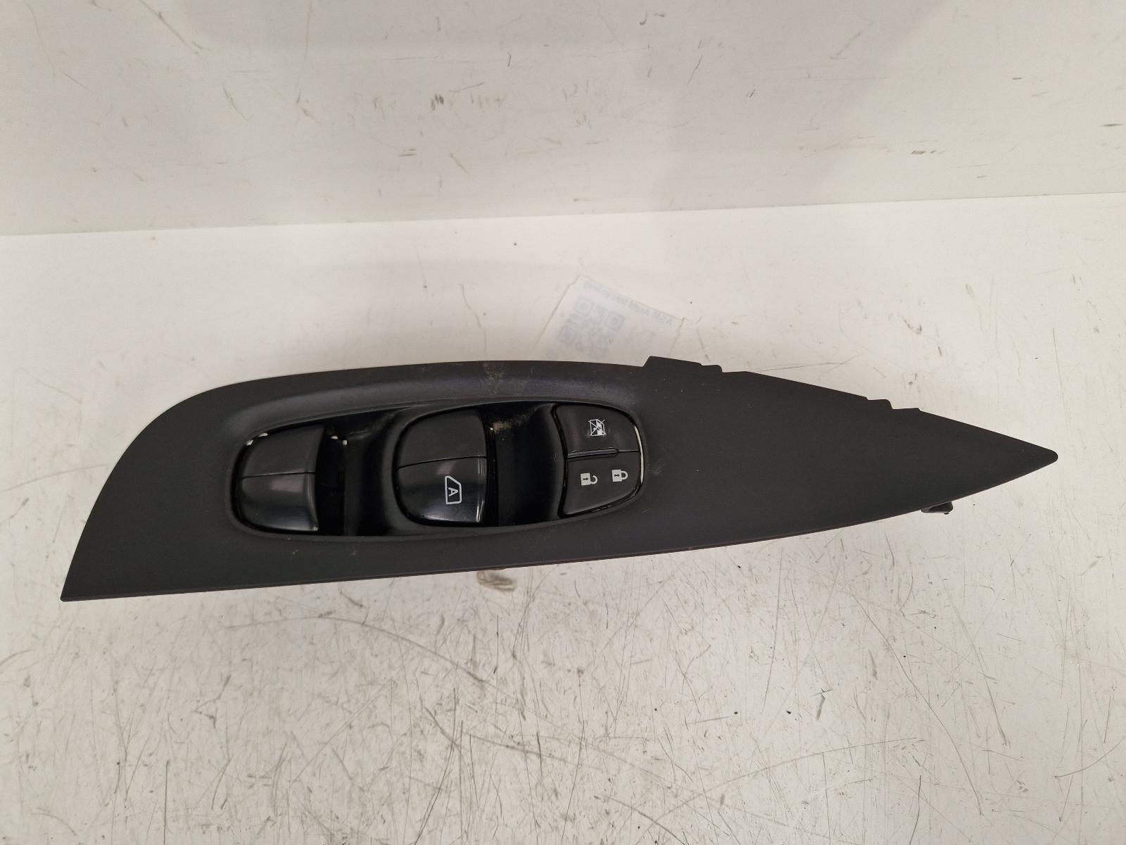 View Auto part Elect. Window Switch Nissan Qashqai 2017