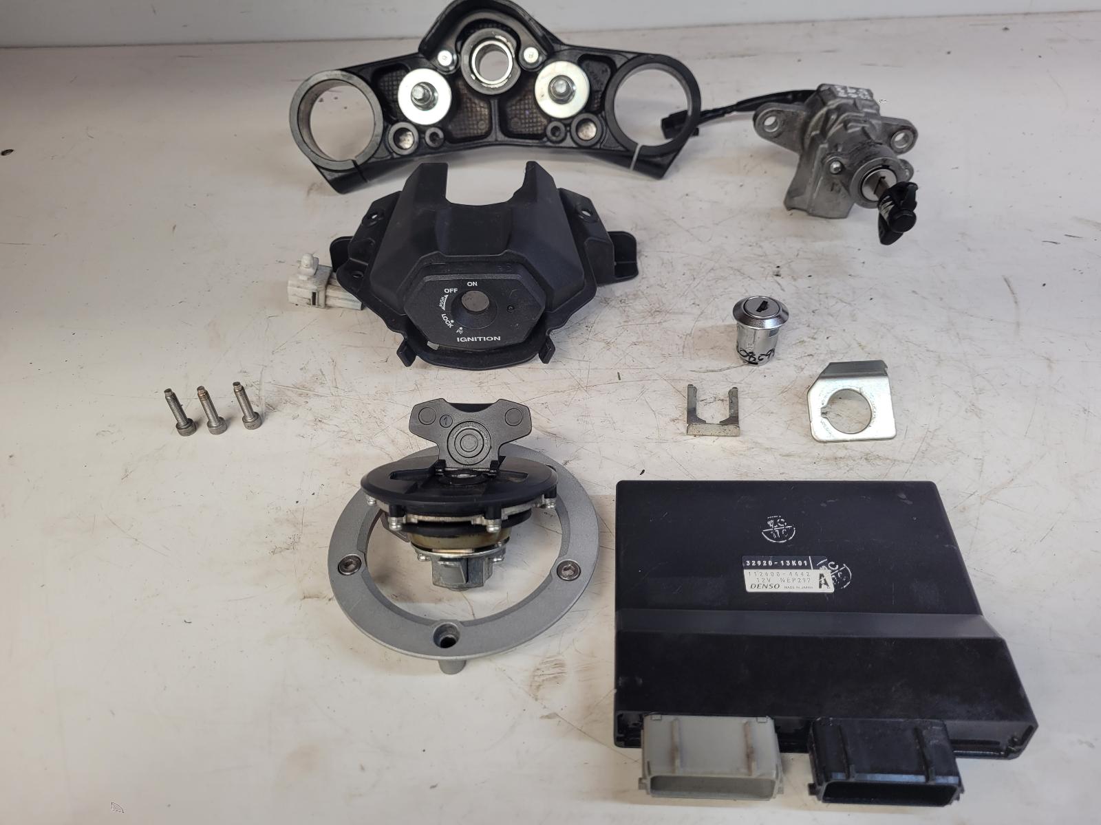 View Auto part Comp.Lock Set + Keys Suzuki Gsx-s750 2020