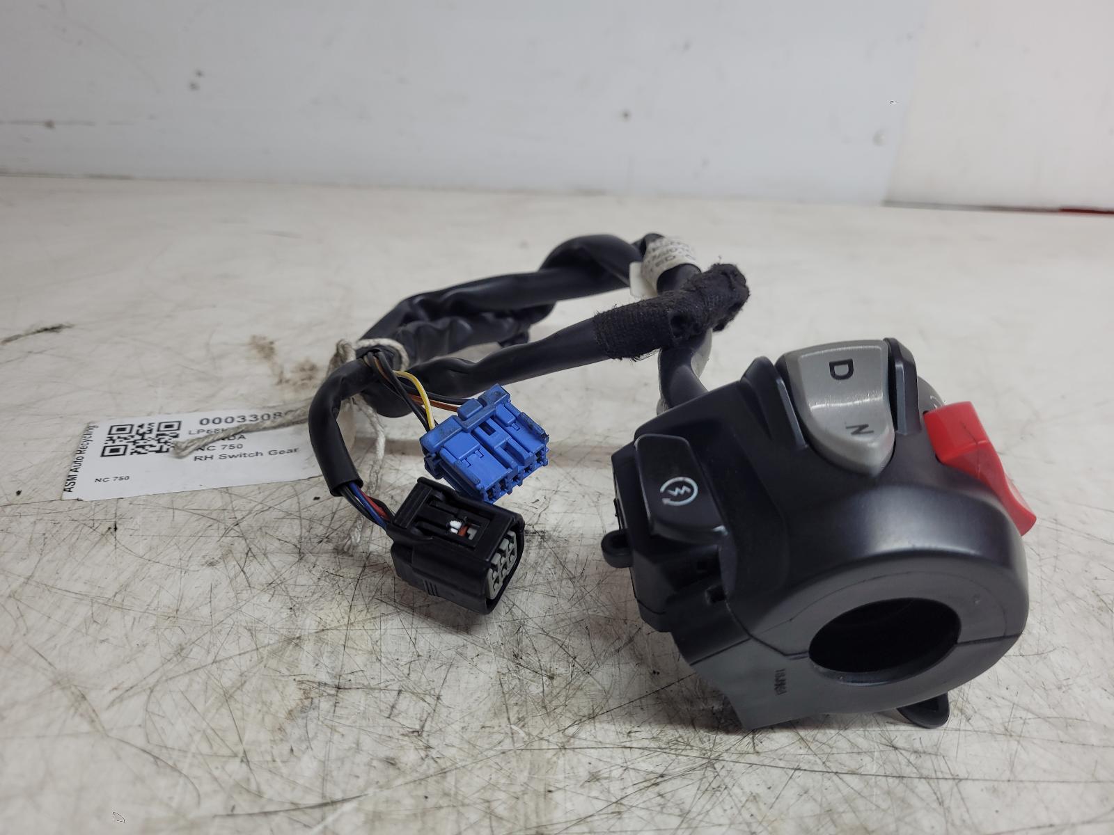 View Auto part RH Switch Gear Honda Nc 750 2019