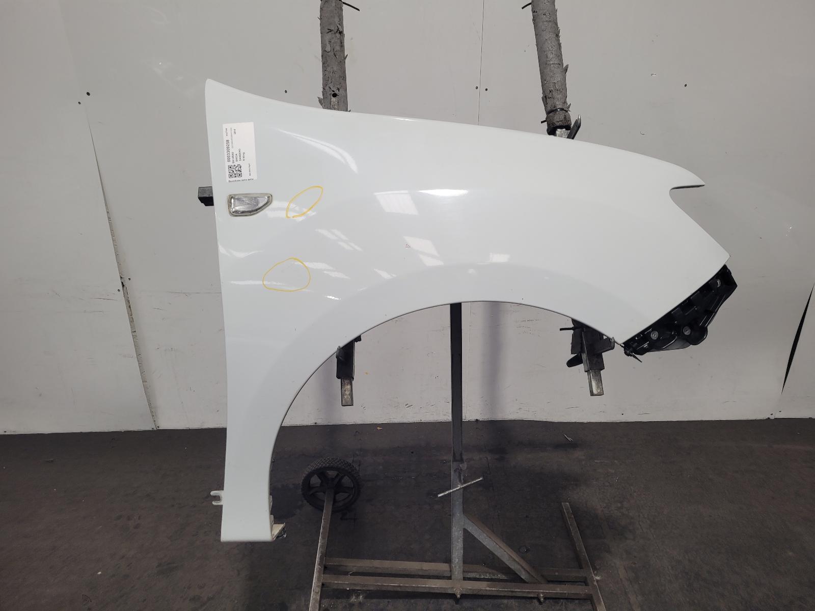 View Auto part R Wing Dacia Sandero 2014
