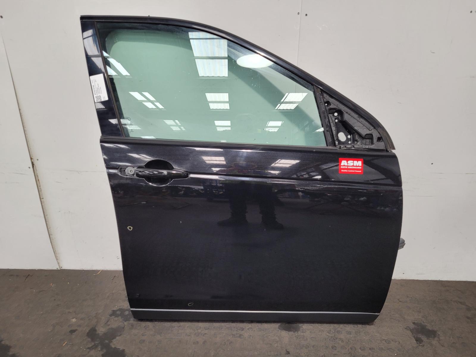 View Auto part R Front Door Land Rover Discovery Sport 2015