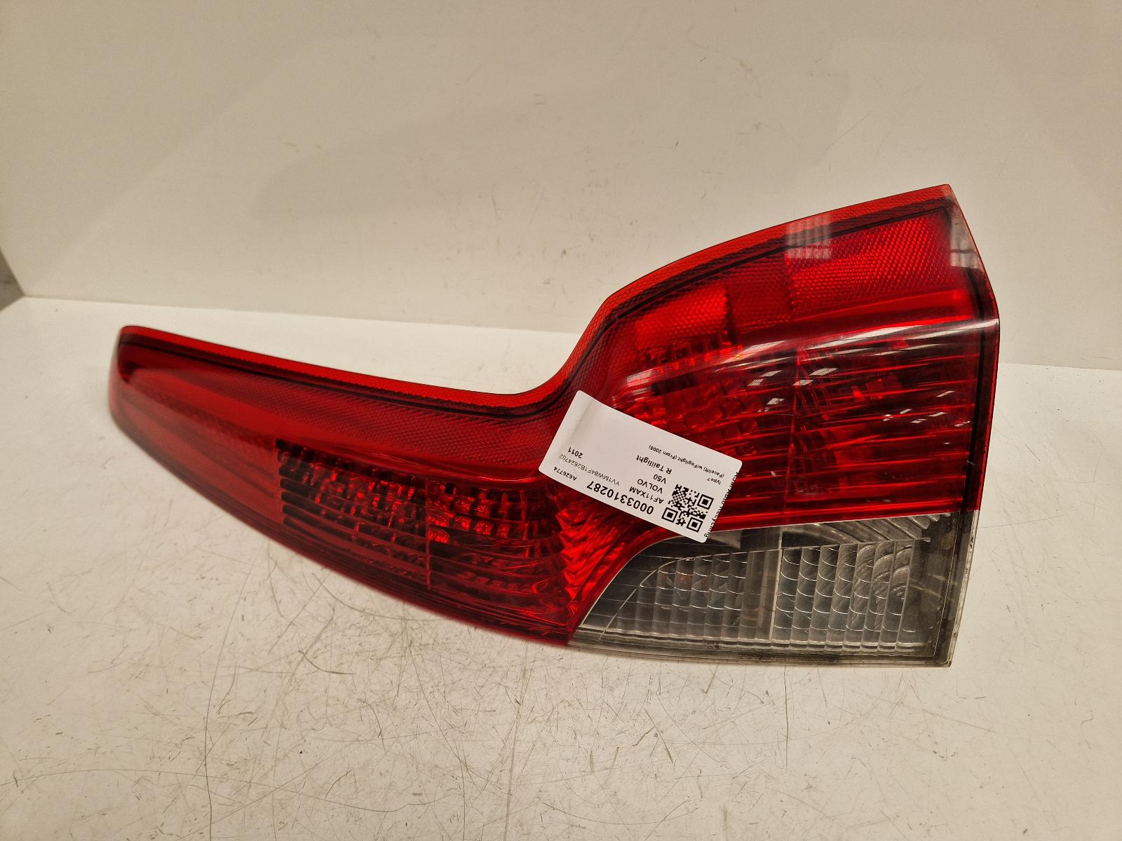 View Auto part R Taillight Volvo V50 2011
