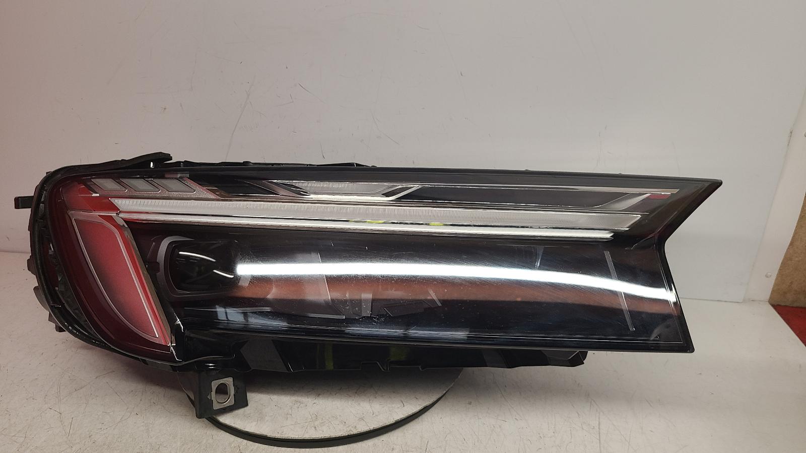 View Auto part R Headlamp Audi Q7 2024