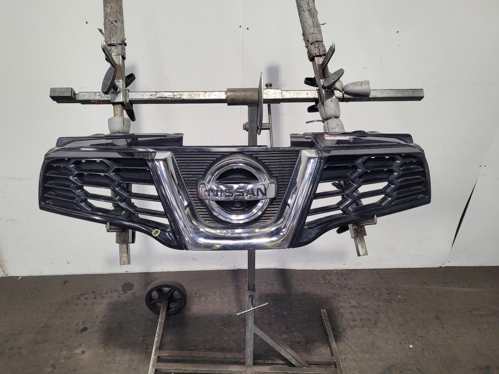 View Auto part Grille Nissan Qashqai 2013