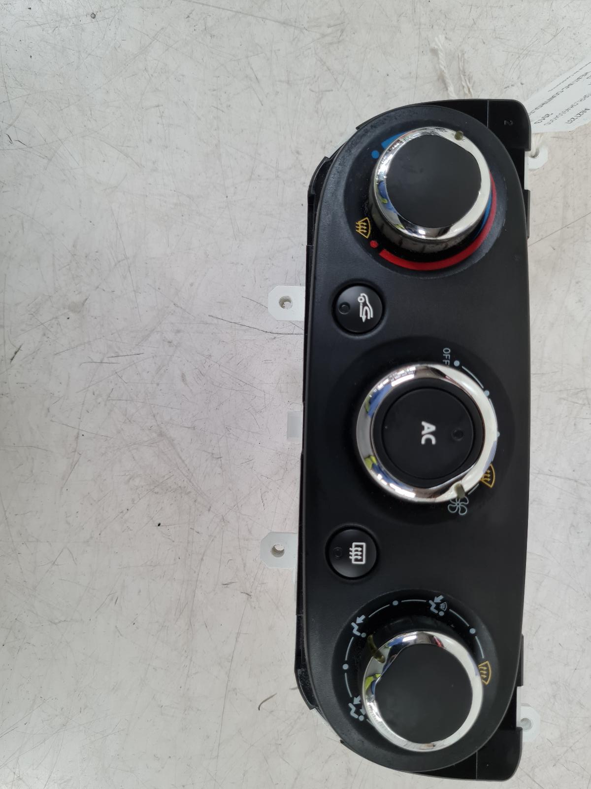 View Auto part Heater/AC Controller Renault Clio 2013