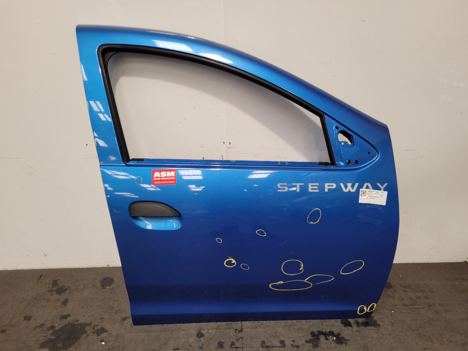 View Auto part R Front Door Dacia Sandero Stepway 2013