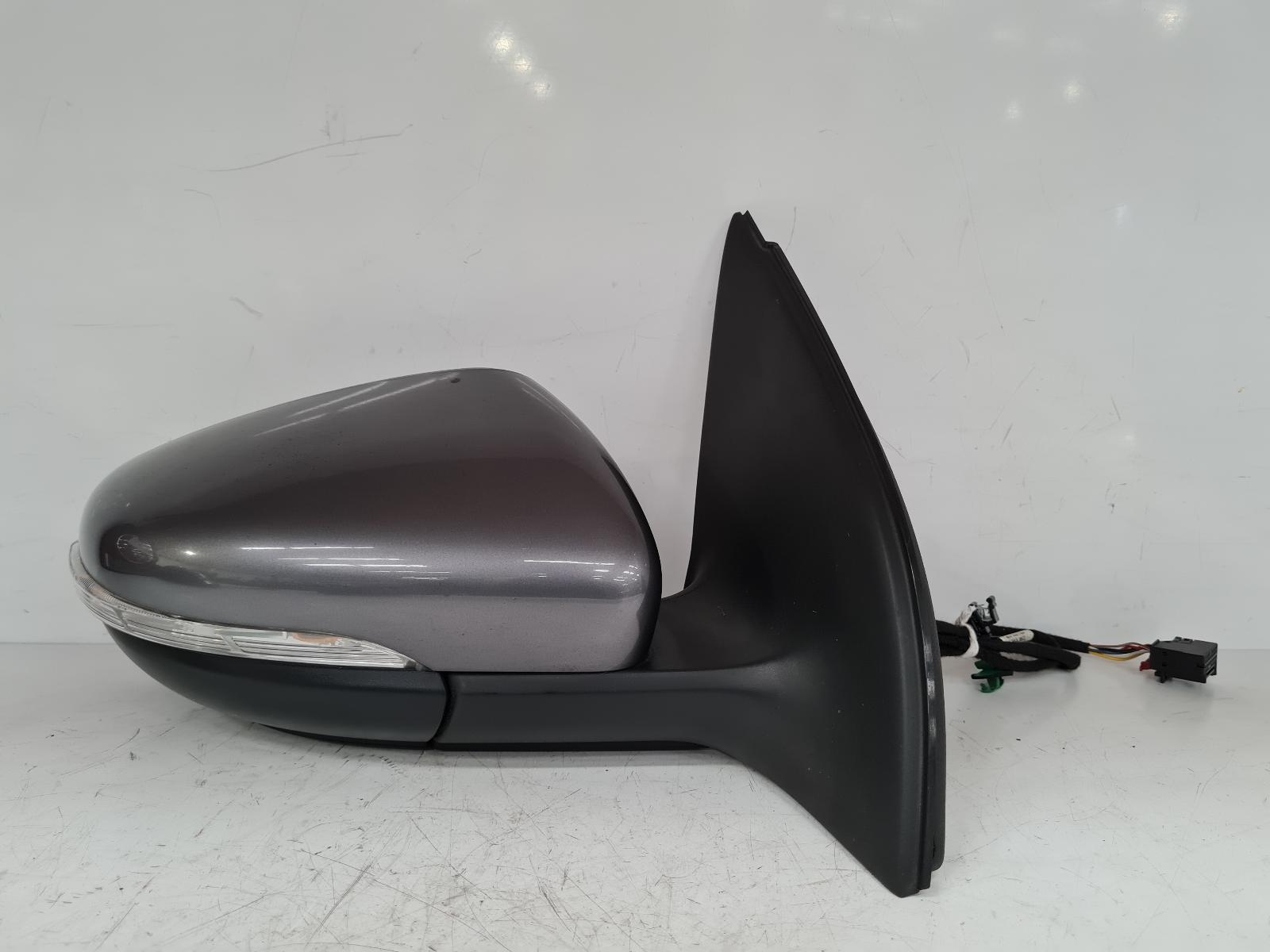 View Auto part R Door Mirror Volkswagen Golf 2009