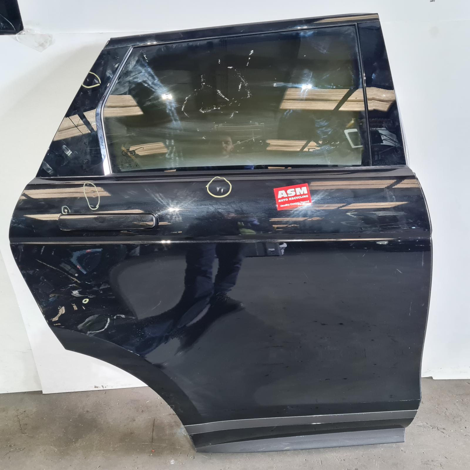 View Auto part R Rear Door Land Rover Range Rover Evoque 2019