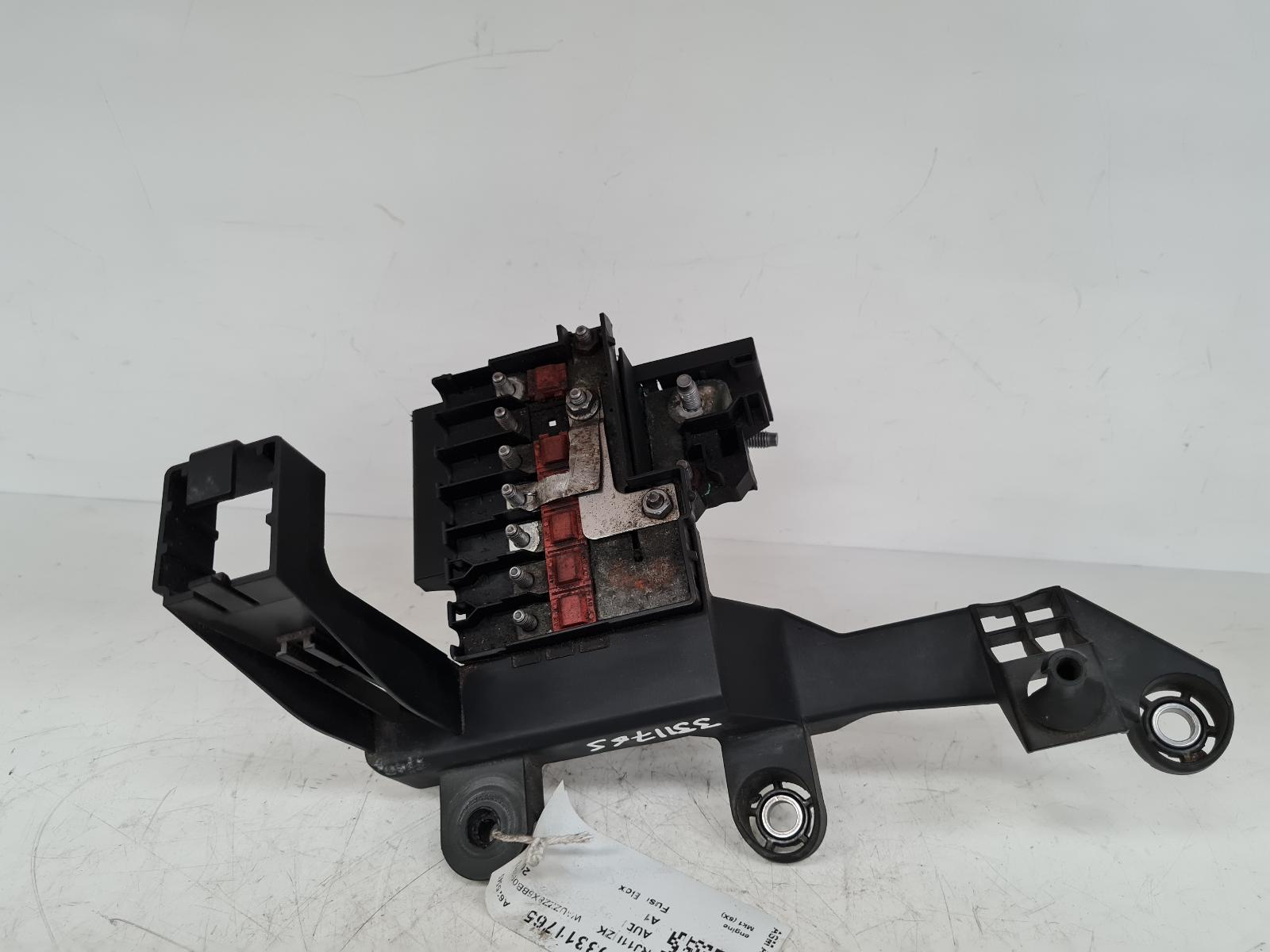 View Auto part Fuse Box Audi A1 2011