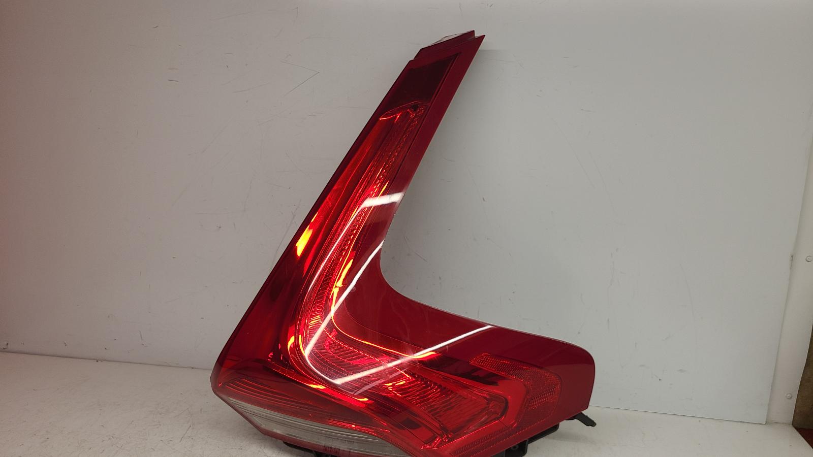 View Auto part R Taillight Volvo V40 2014