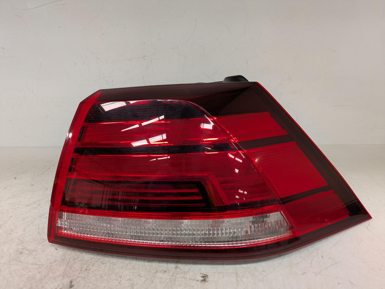 View Auto part R Taillight Volkswagen Golf 2018