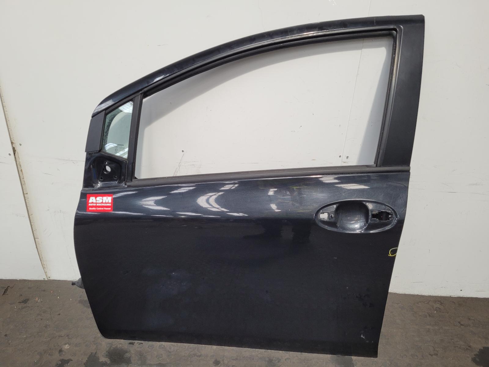 View Auto part L Front Door Toyota Yaris 2010