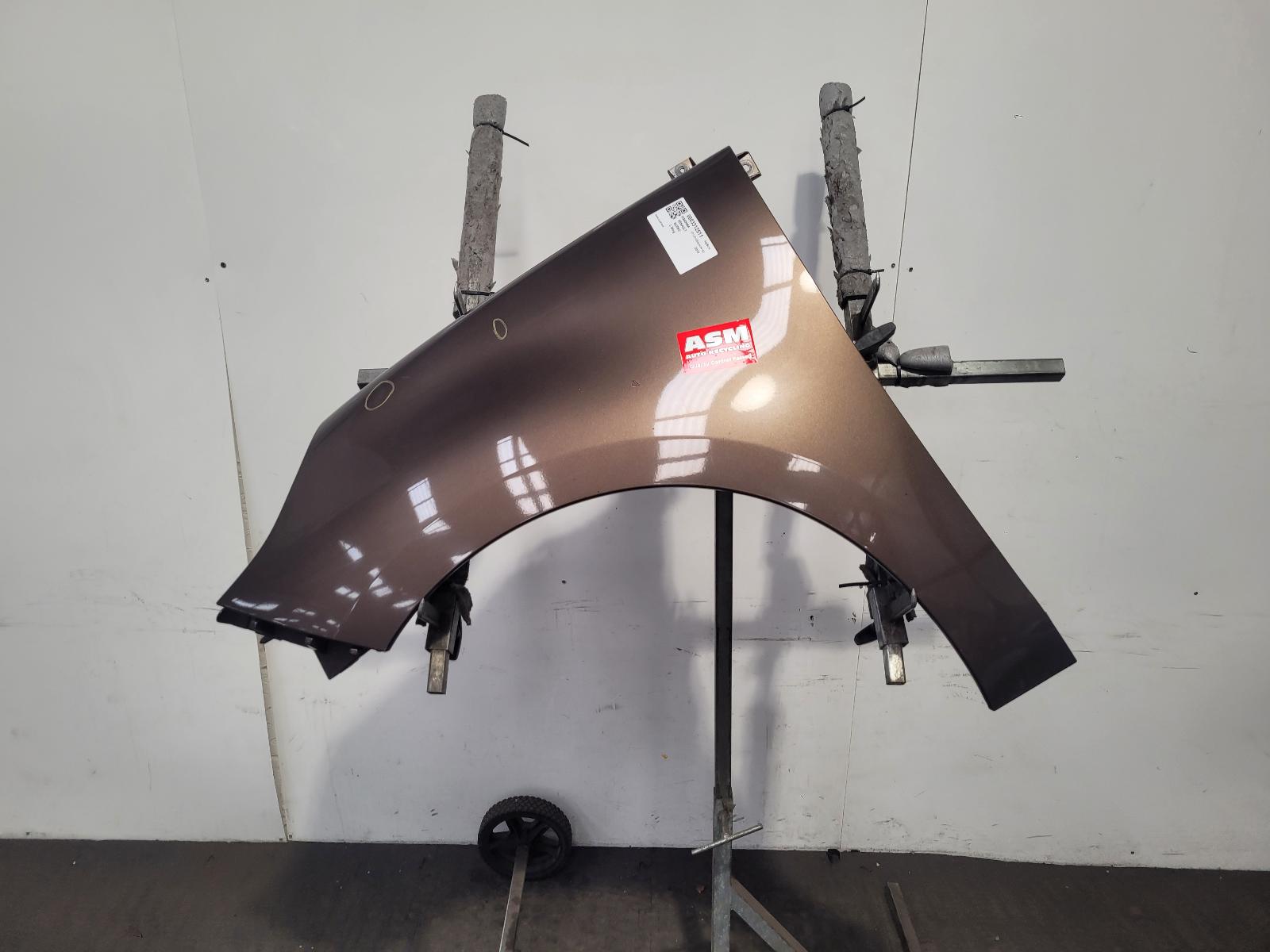 View Auto part L Wing Renault Scenic 2010