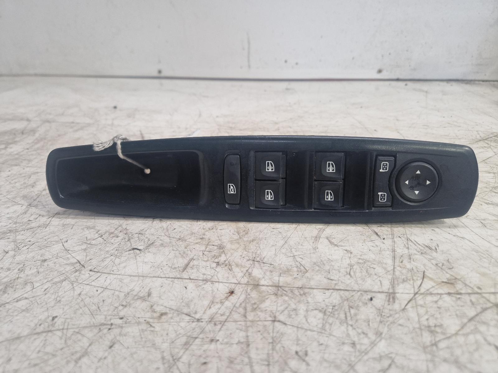 View Auto part Elect. Window Switch Renault Scenic 2010