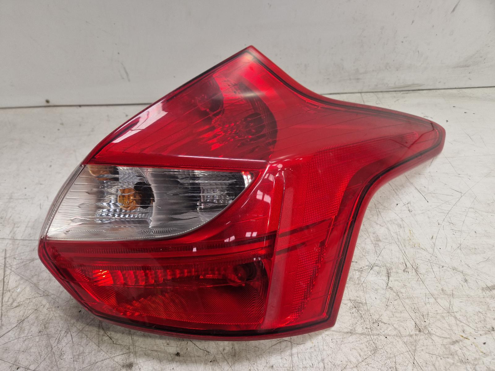 View Auto part R Taillight Ford Focus 2012