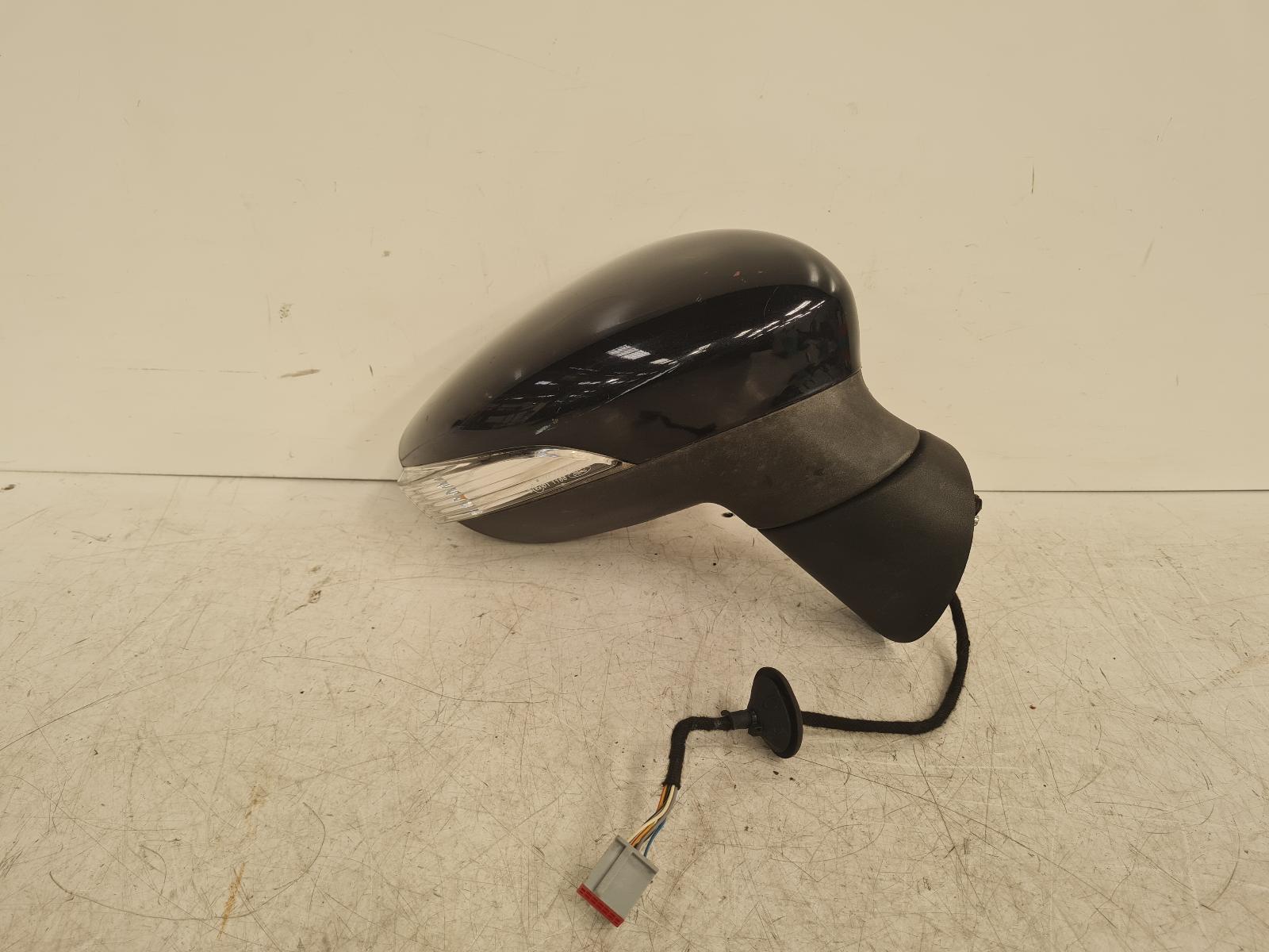 View Auto part R Door Mirror Ford Fiesta 2014