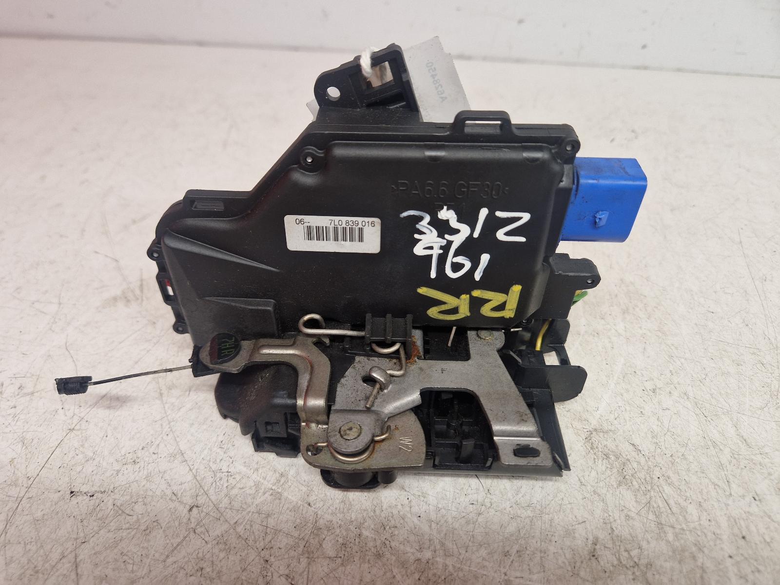 View Auto part Door Lock Assembly Volkswagen Golf 2004