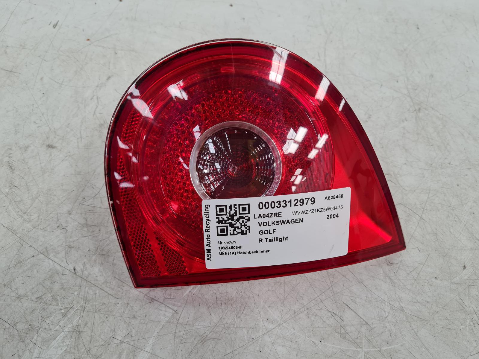 View Auto part R Taillight Volkswagen Golf 2004