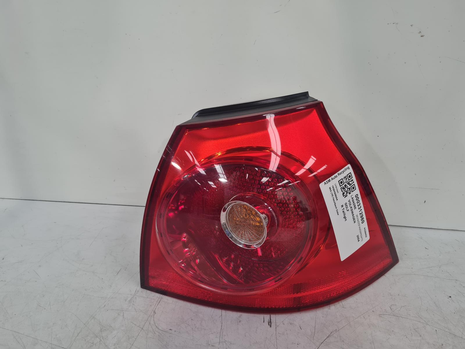 View Auto part R Taillight Volkswagen Golf 2004