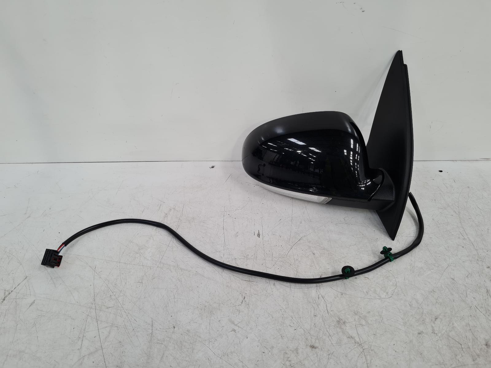 View Auto part R Door Mirror Volkswagen Golf 2004