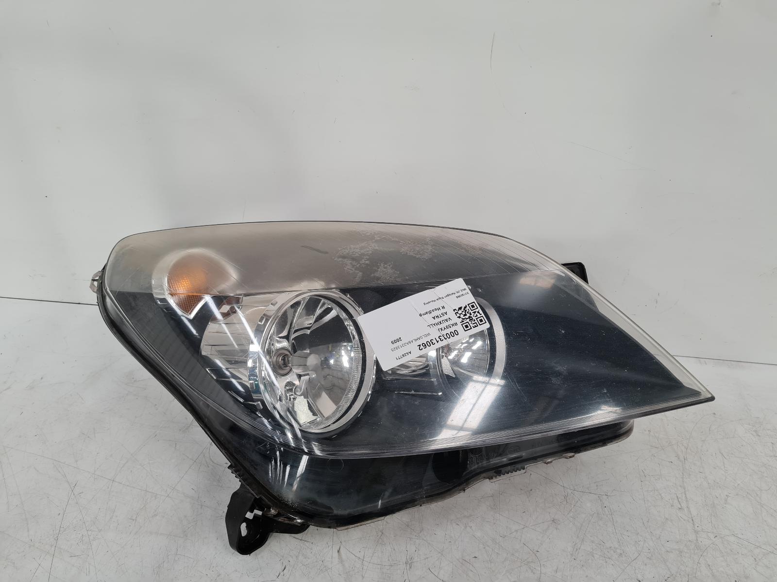 View Auto part R Headlamp Vauxhall Astra 2009