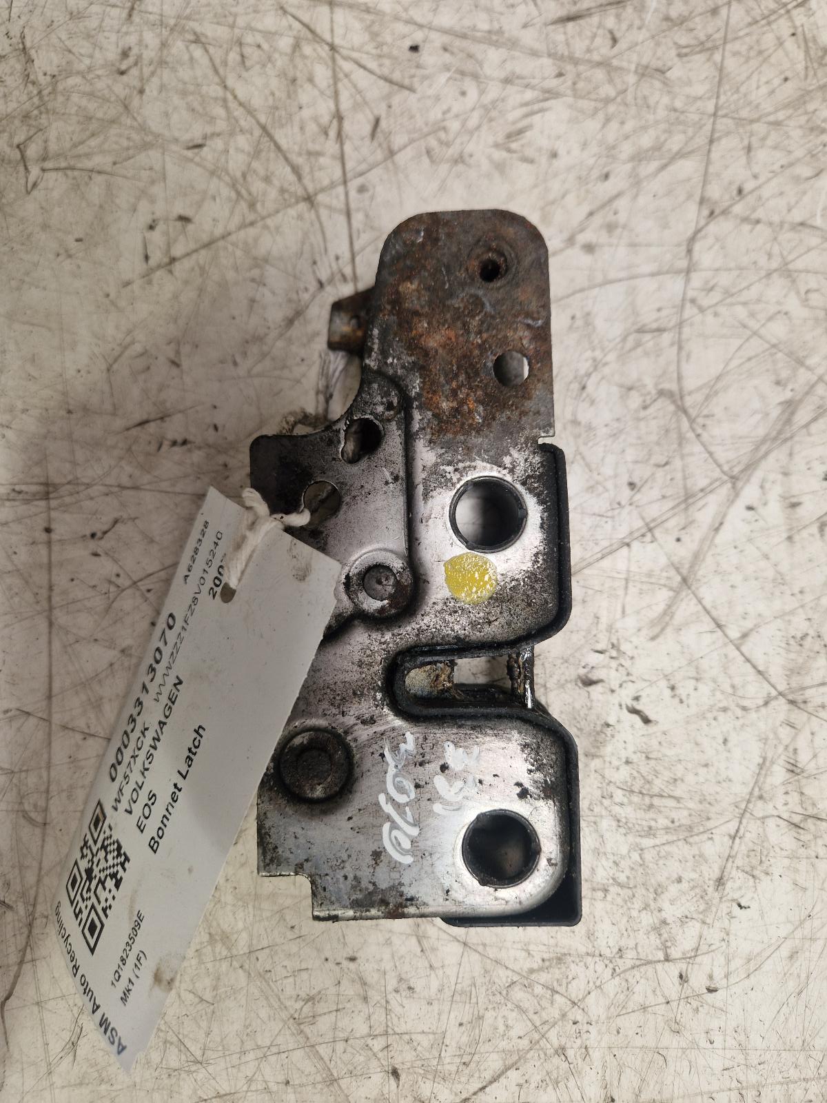 View Auto part Bonnet Latch Volkswagen Eos 2007