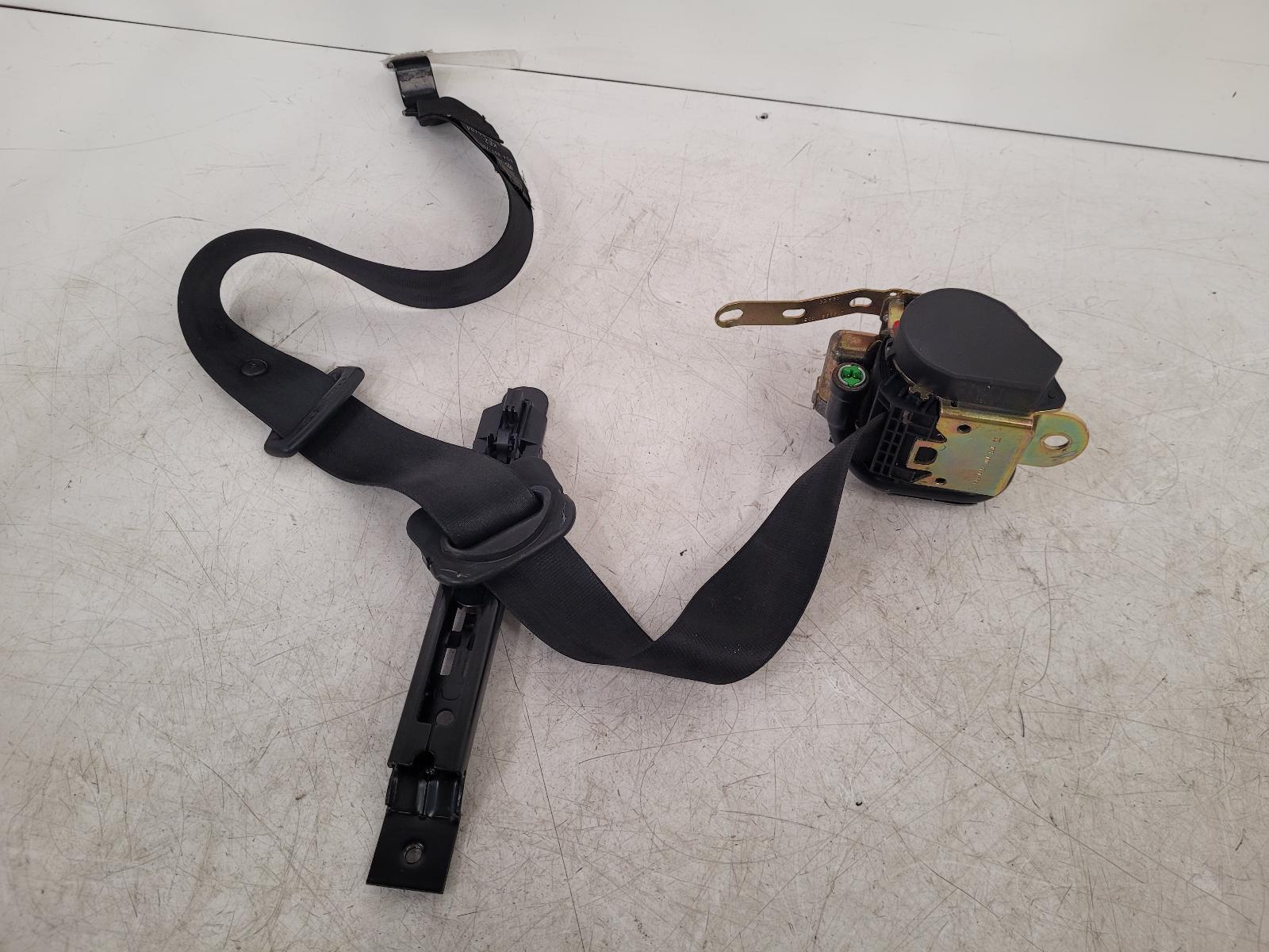 View Auto part Seat Belt Volkswagen Polo 2004