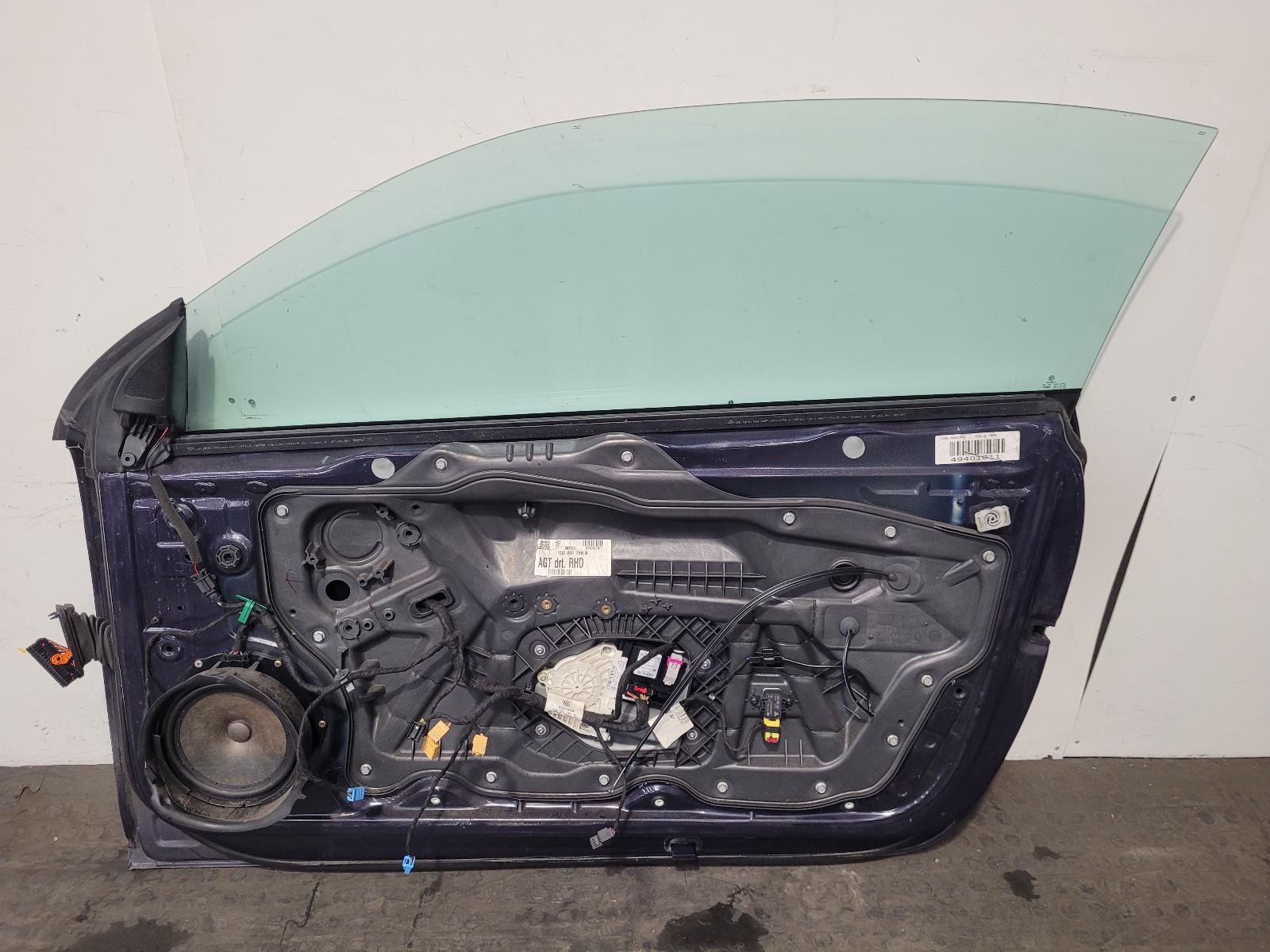 View Auto part R Front Door Volkswagen Eos 2008
