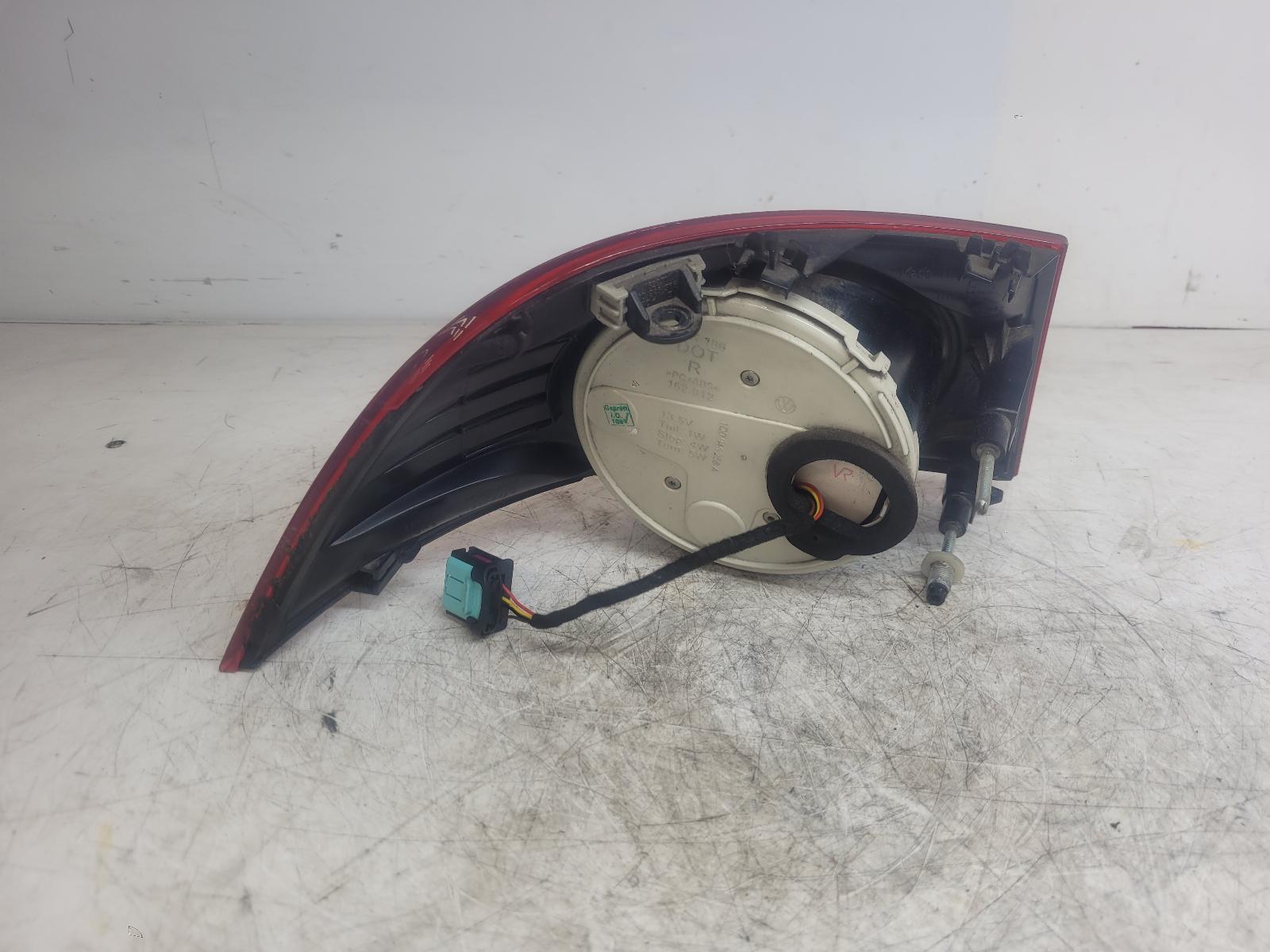 View Auto part R Taillight Volkswagen Eos 2008