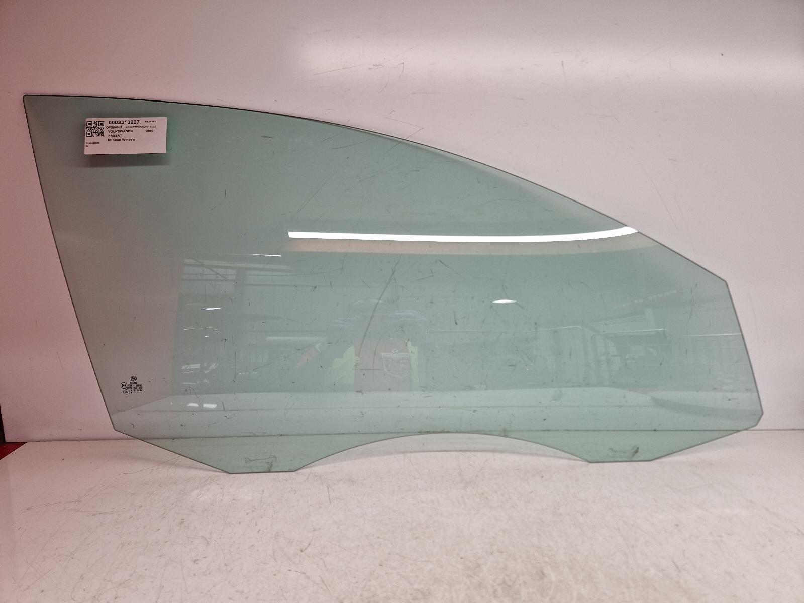 View Auto part RF Door Window Volkswagen Passat 2009