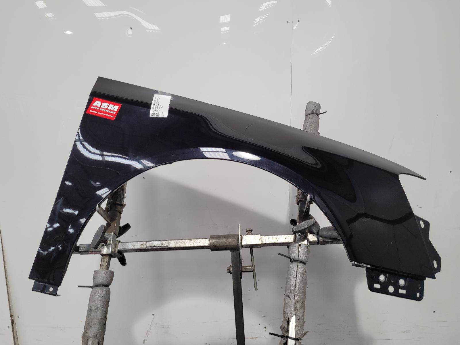 View Auto part R Wing Volkswagen Passat 2009