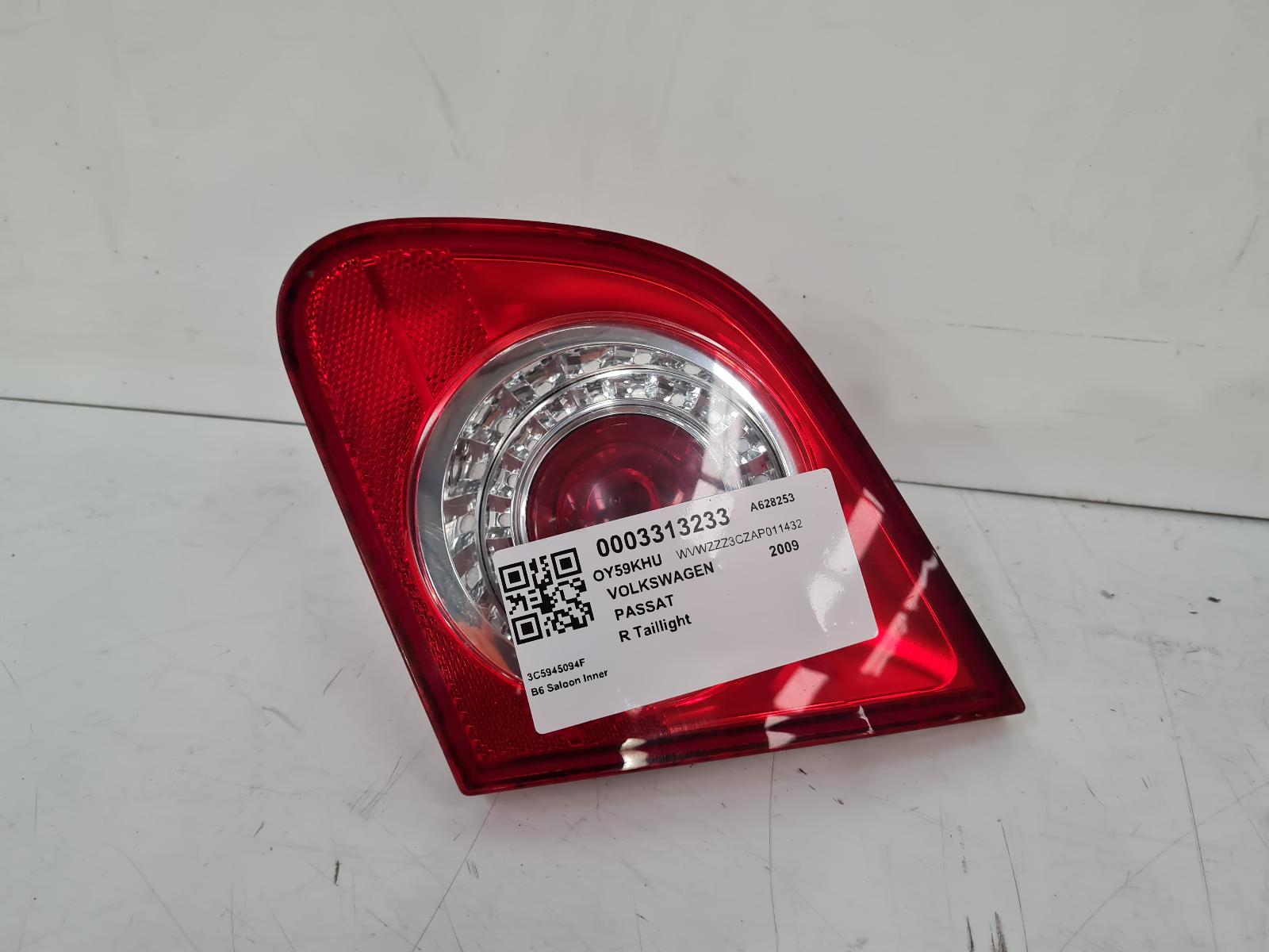 View Auto part R Taillight Volkswagen Passat 2009