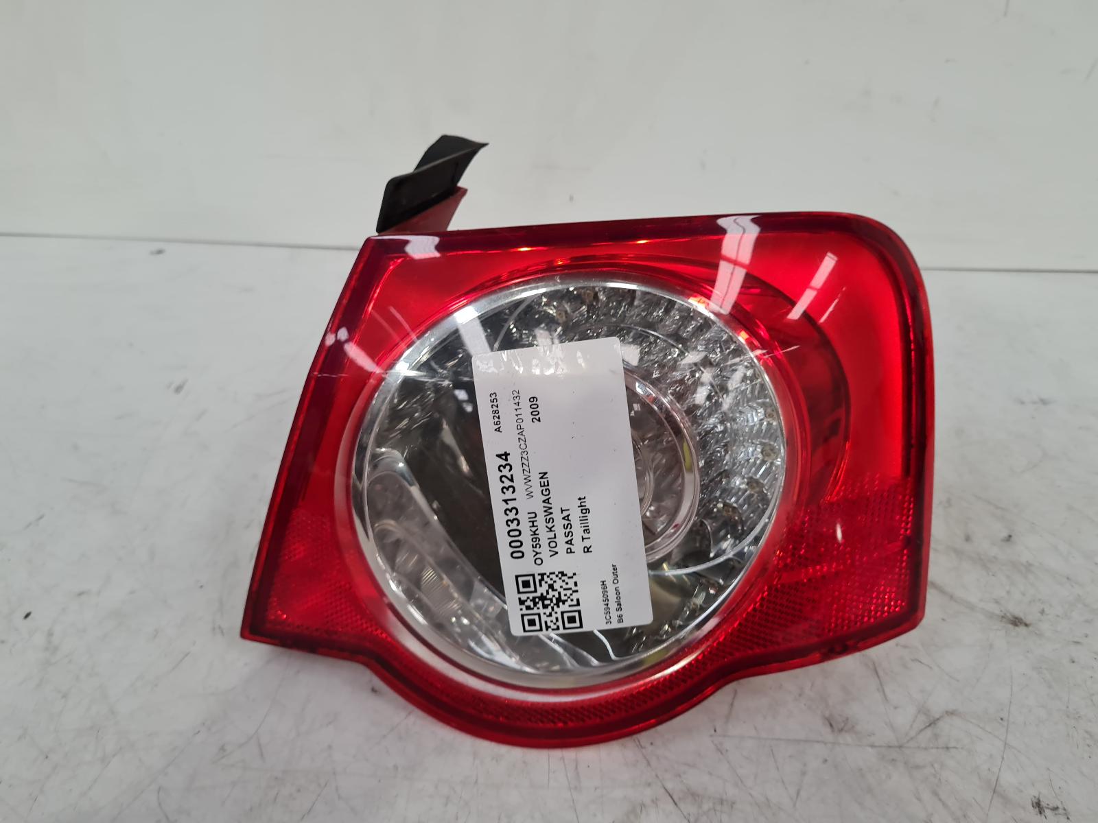 View Auto part R Taillight Volkswagen Passat 2009