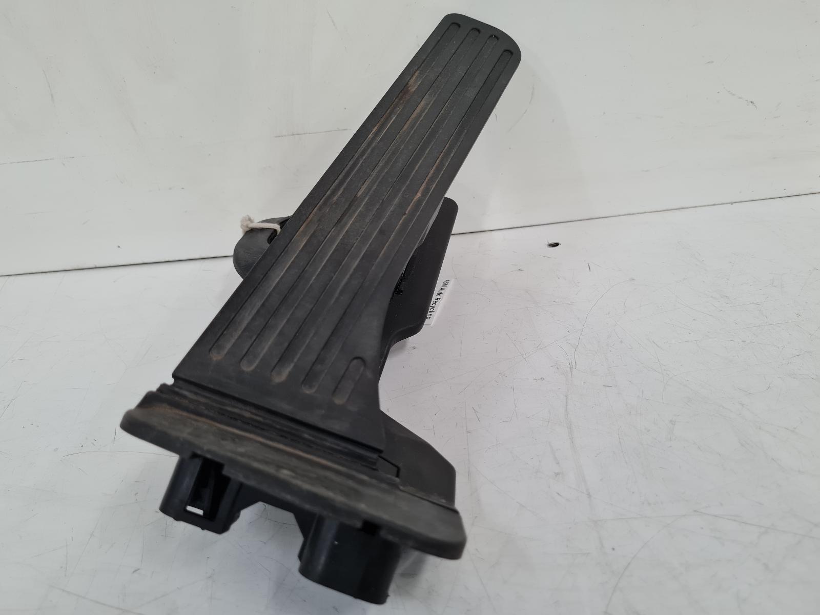 View Auto part Pedal Potentiometer Volkswagen Passat 2009