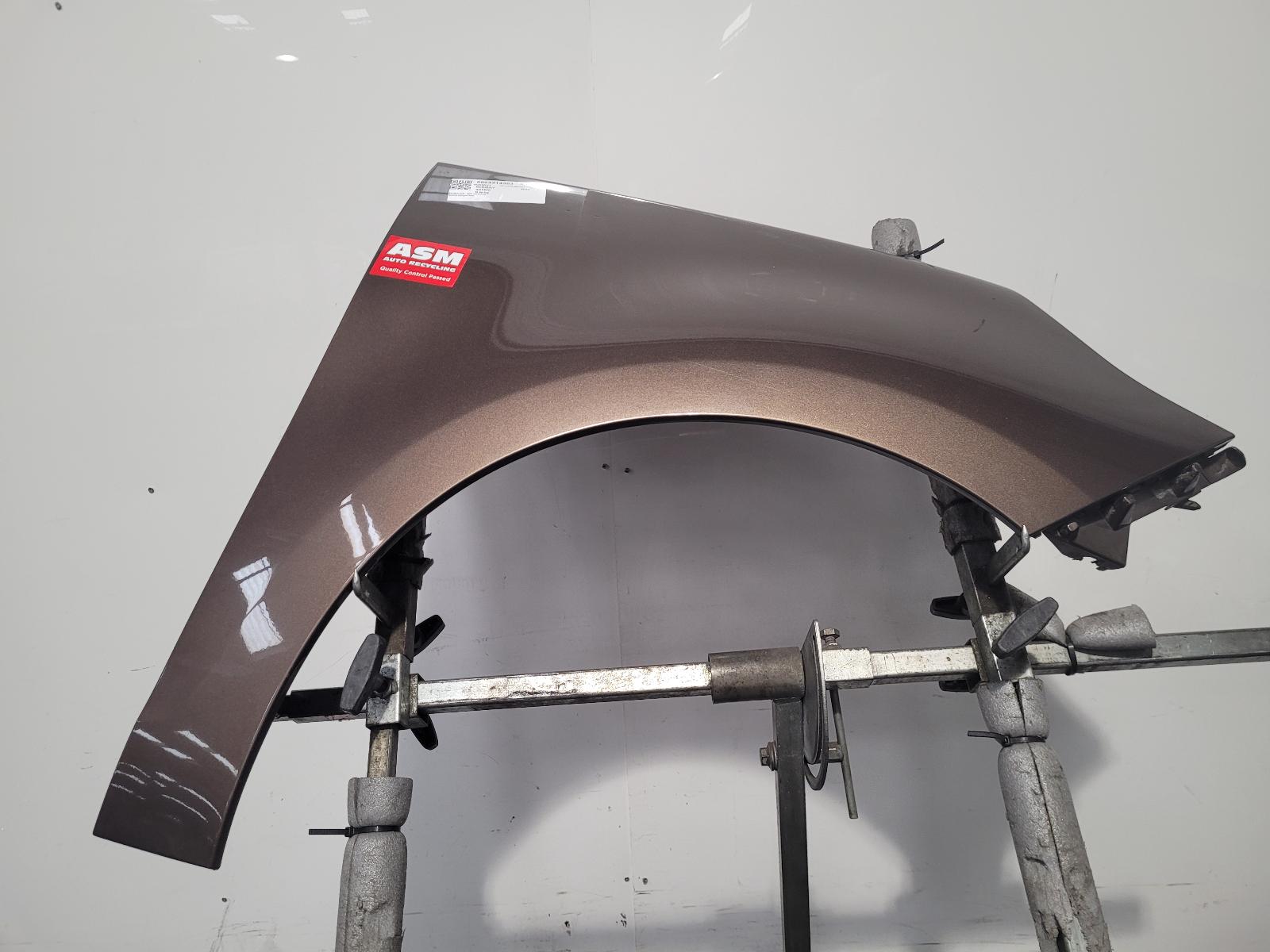 View Auto part R Wing Renault Scenic 2010