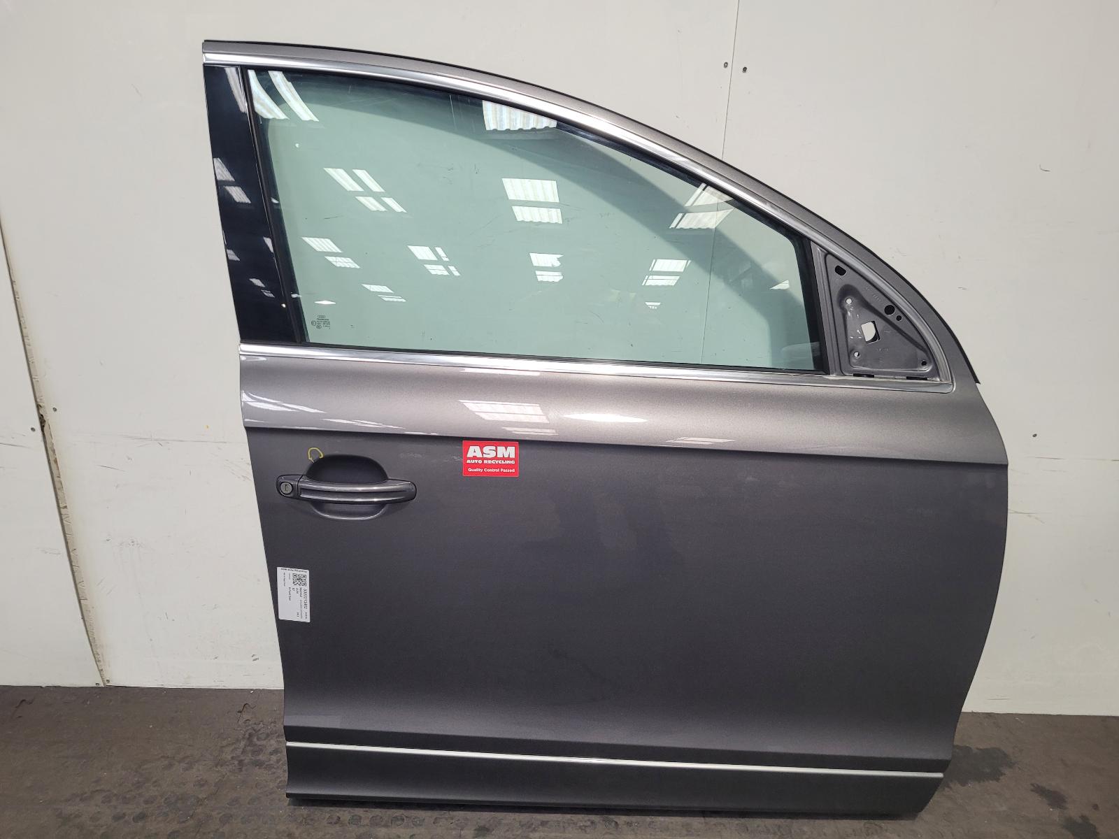View Auto part R Front Door Audi Q7 2012