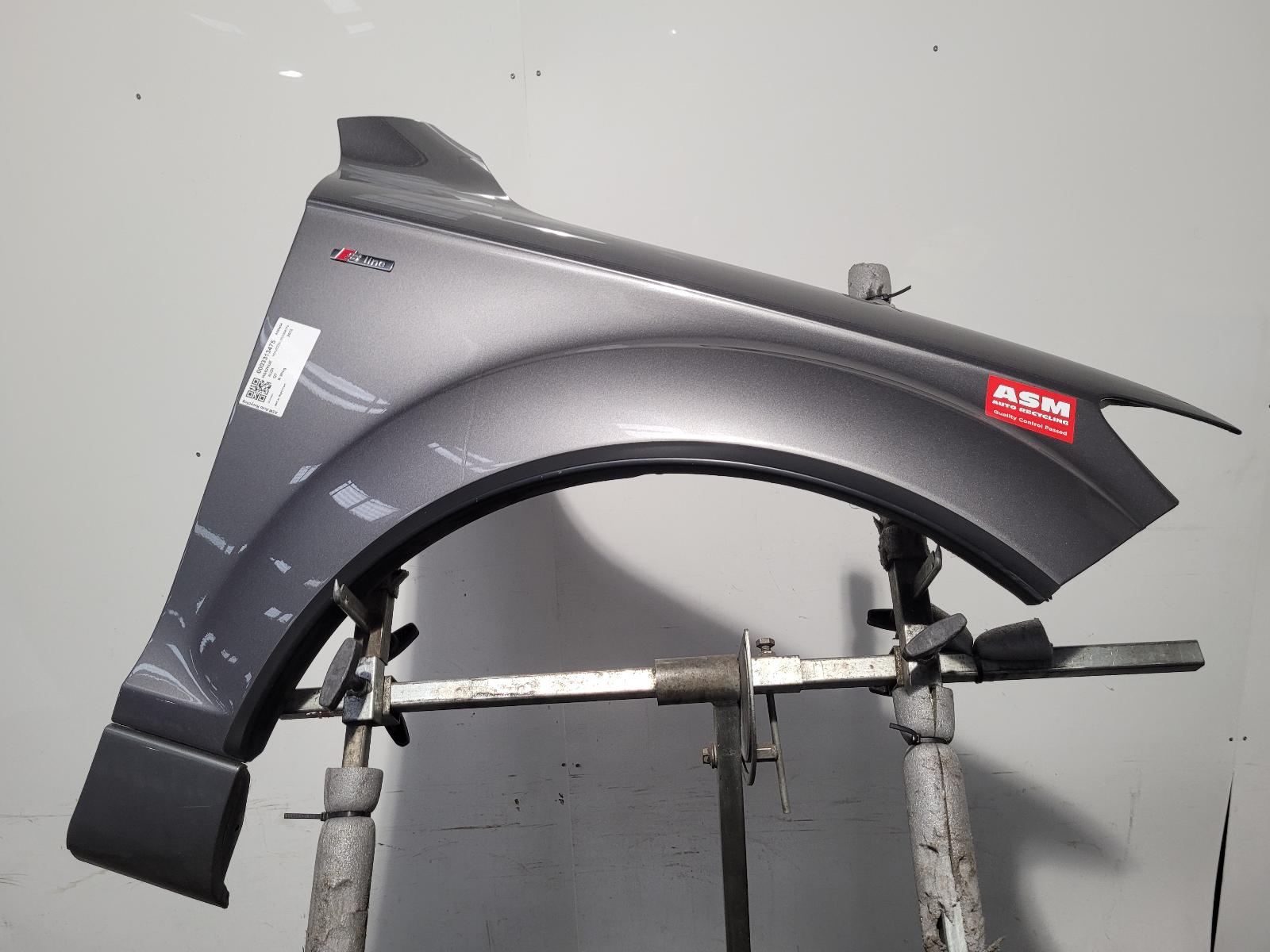 View Auto part R Wing Audi Q7 2012
