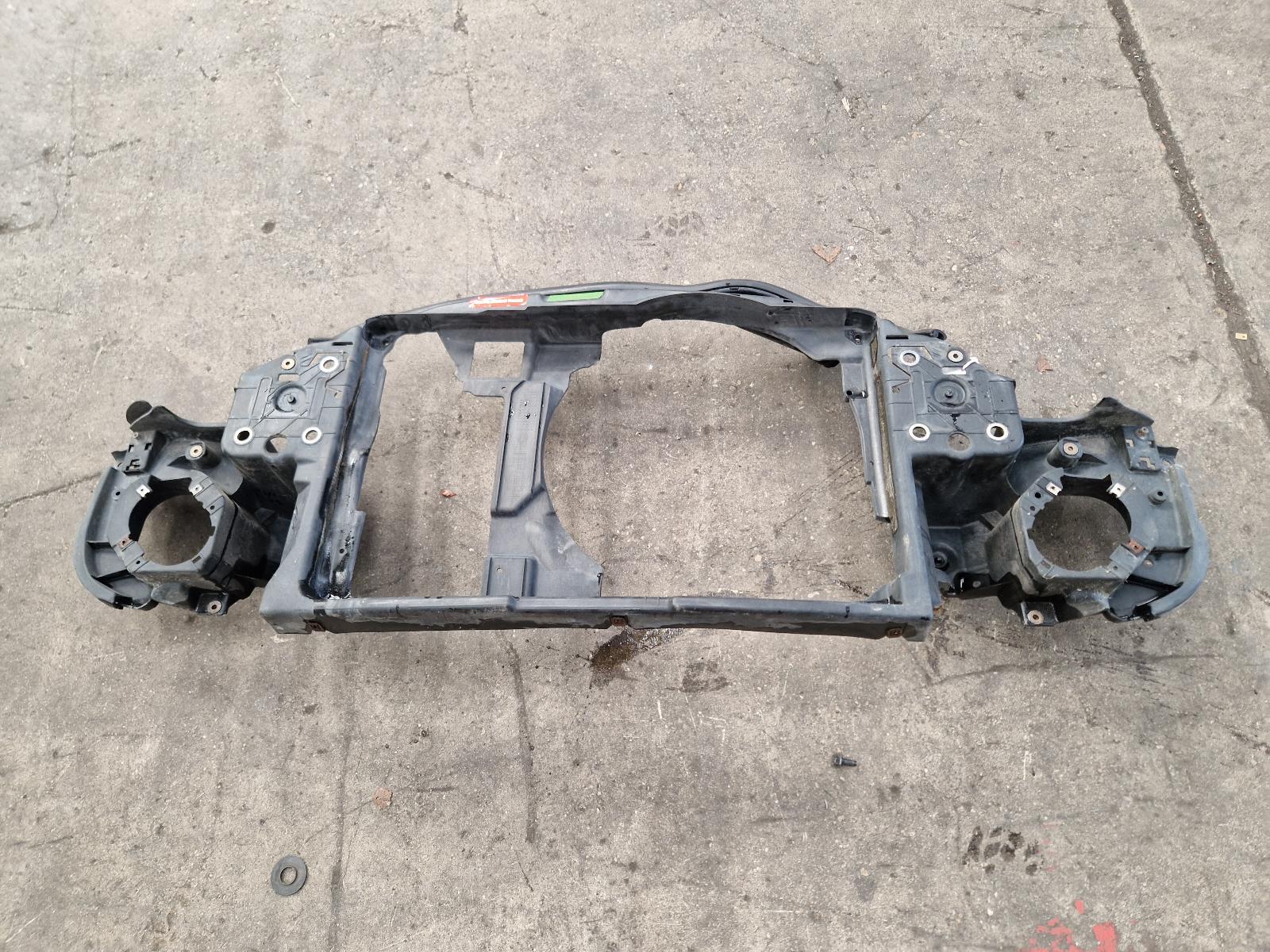 View Auto part Front Panel Mini (bmw) Mini 2004