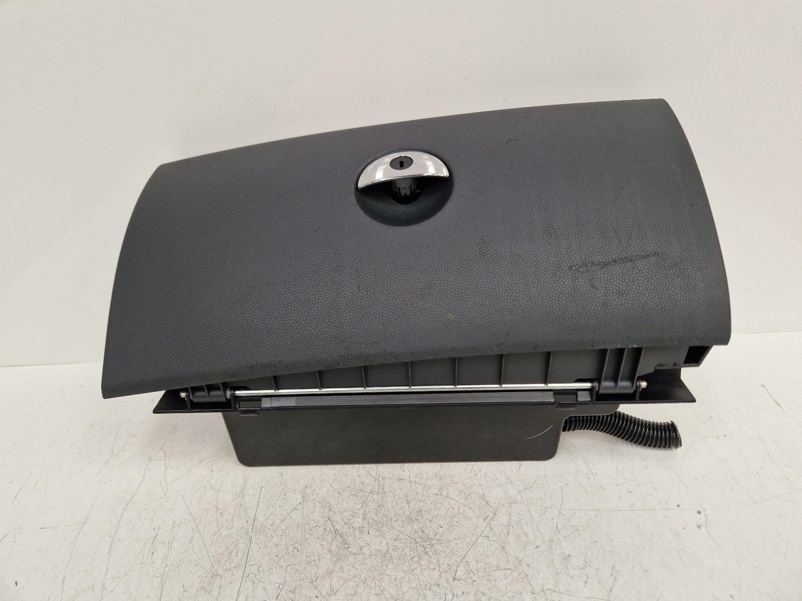 View Auto part Glove Box Mini (bmw) Mini 2004