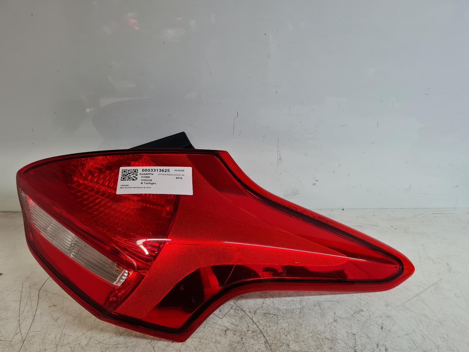 View Auto part R Taillight Ford Focus 2016