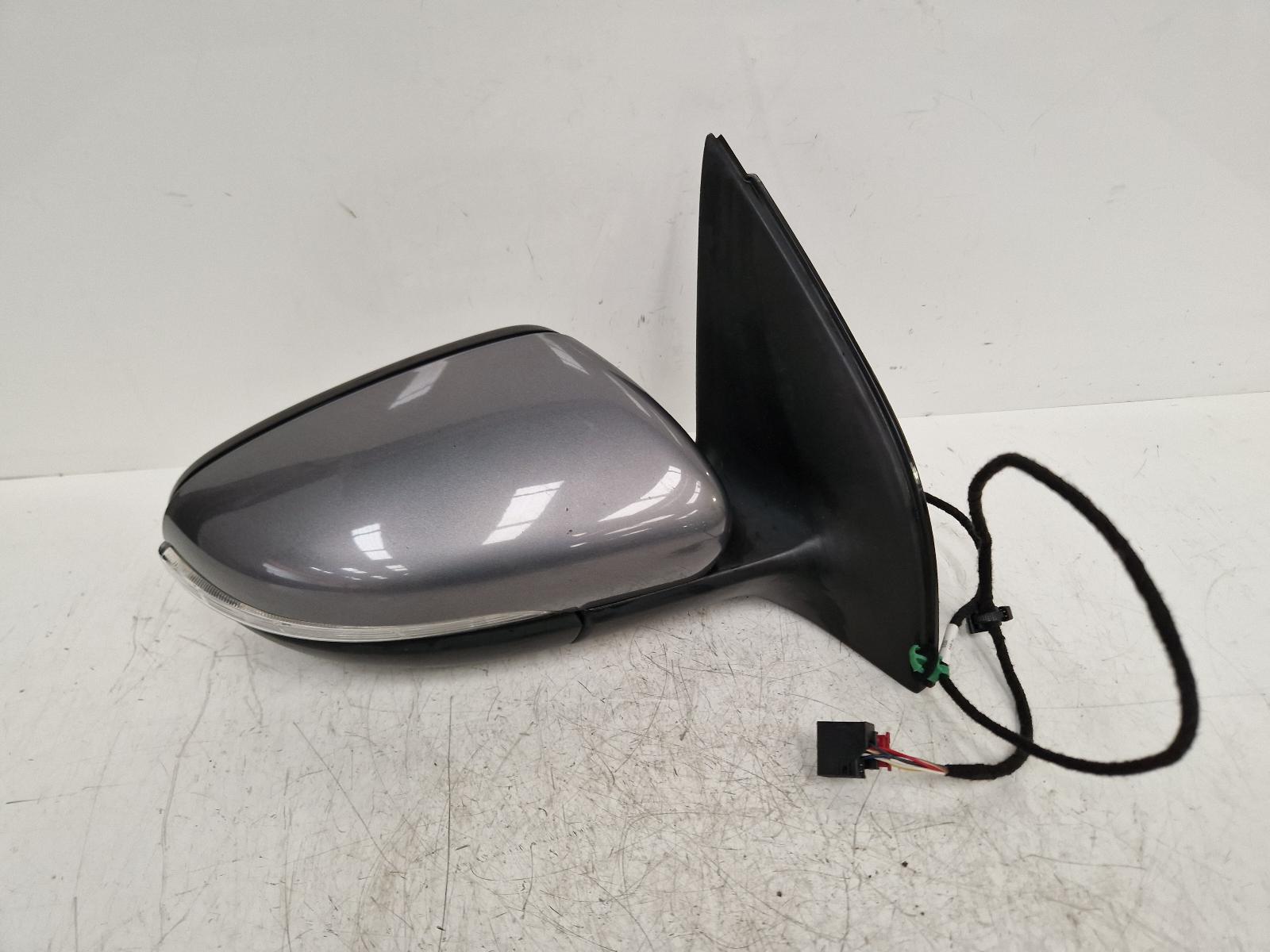 View Auto part R Door Mirror Volkswagen Golf 2010