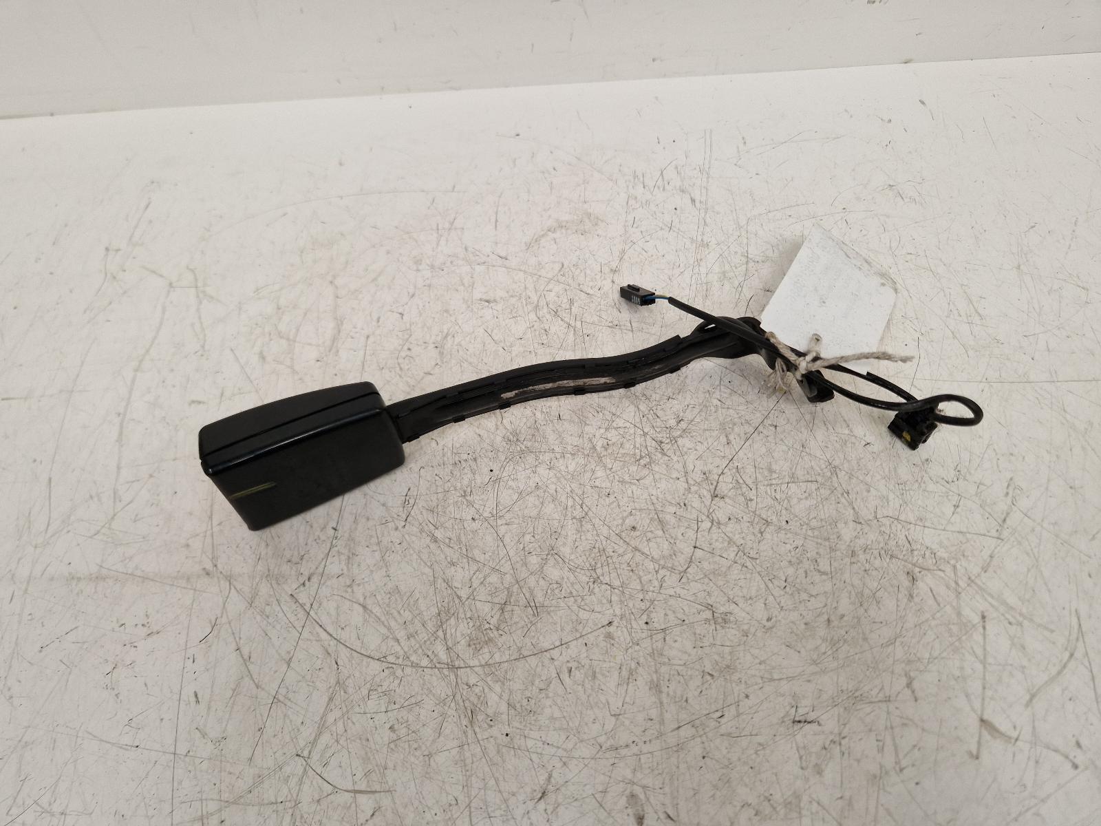 View Auto part Seat Belt Volkswagen Golf 2010