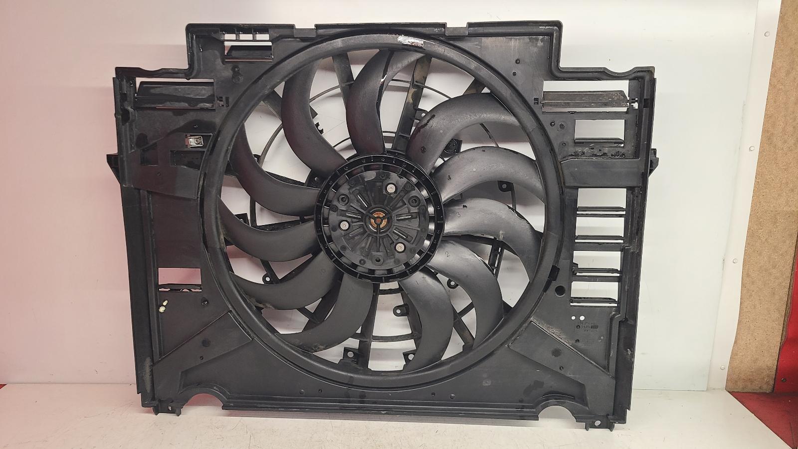 View Auto part Engine Cooling Motor Land Rover Range Rover Velar 2019