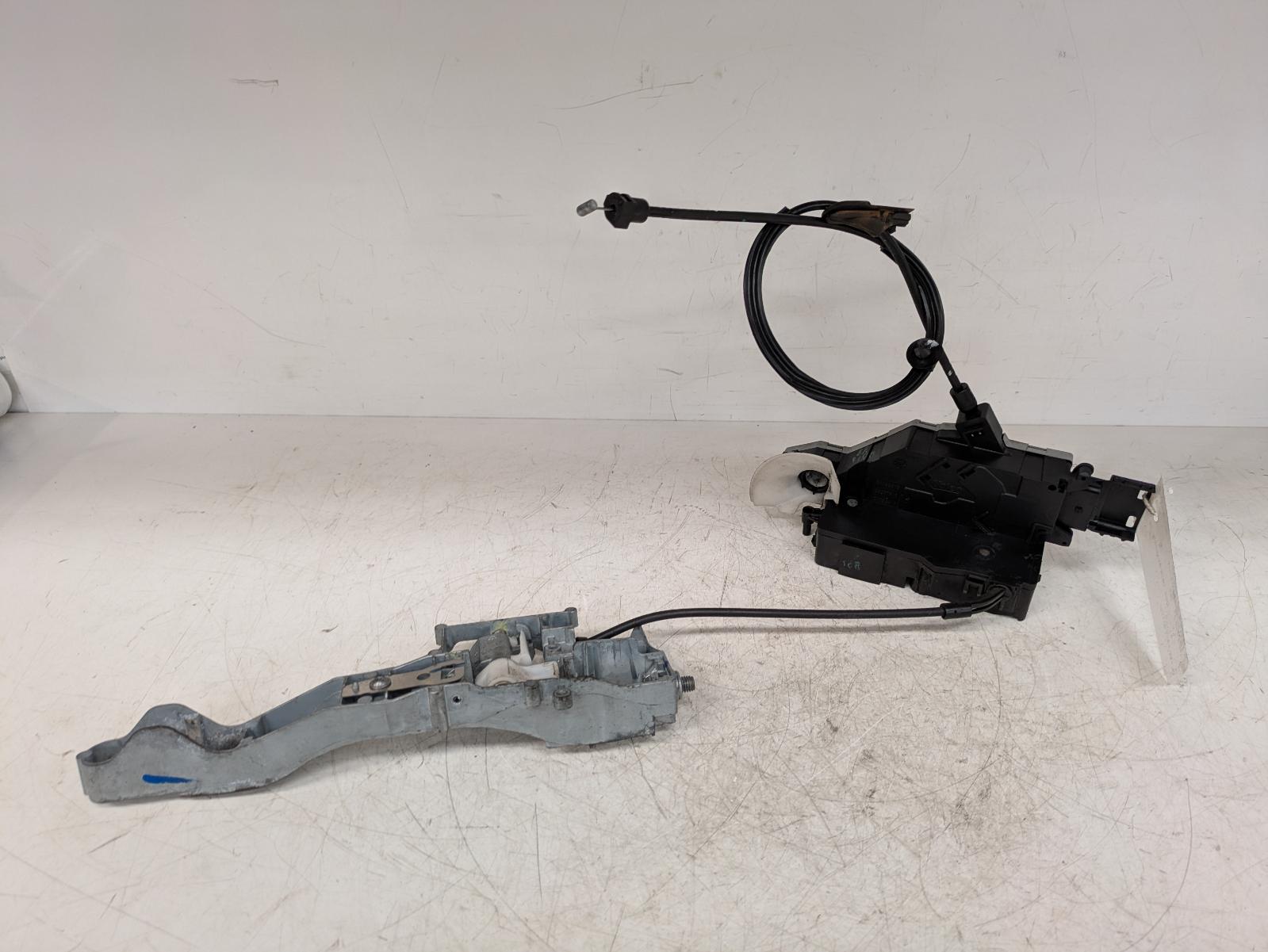 View Auto part Door Lock Assembly Peugeot 207 2009