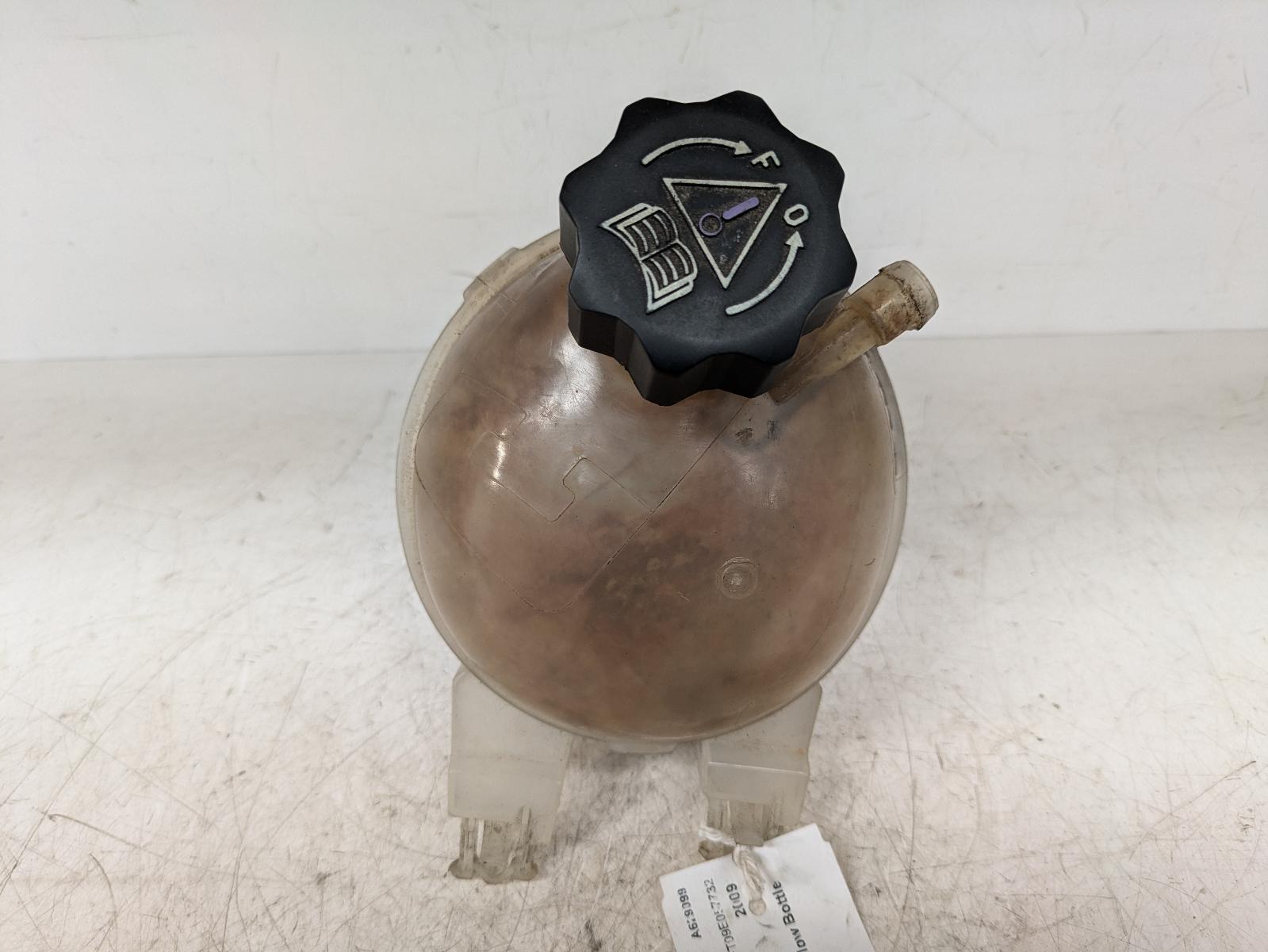 View Auto part Overflow Bottle Peugeot 207 2009