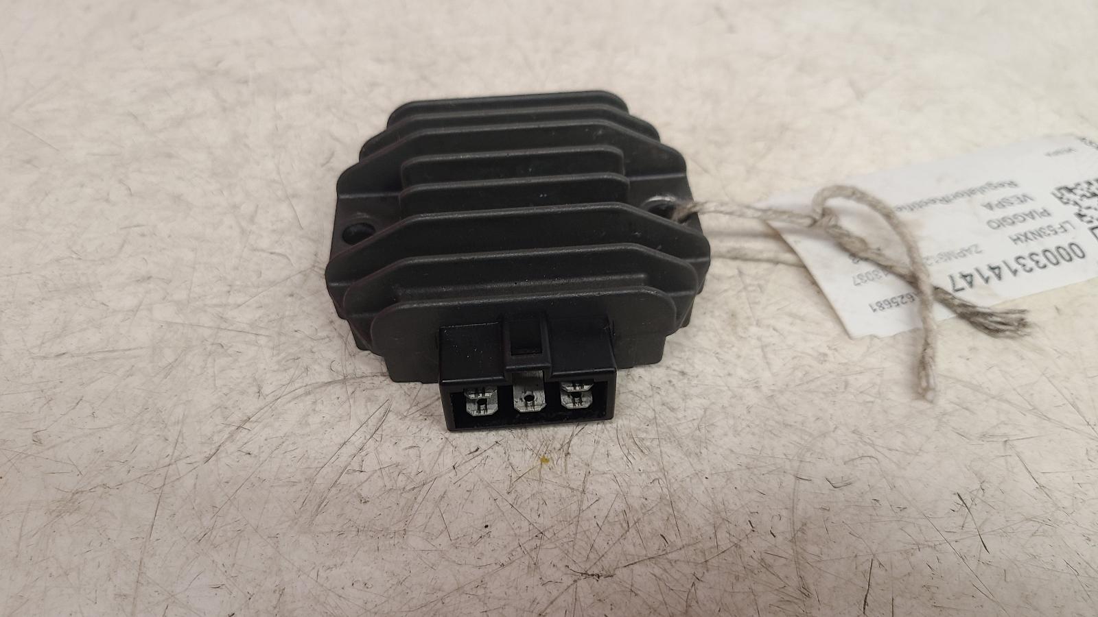 View Auto part Regulator/Rectifier Piaggio Vespa Gt 200 2003