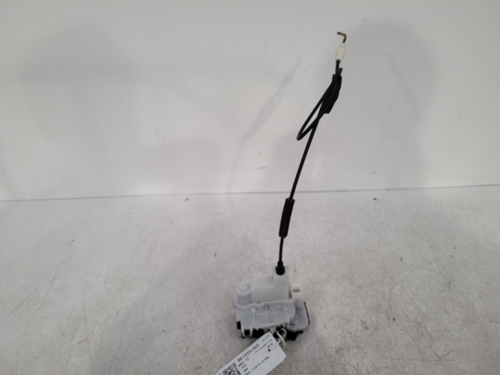 View Auto part Door Lock Assembly Fiat 500 2012