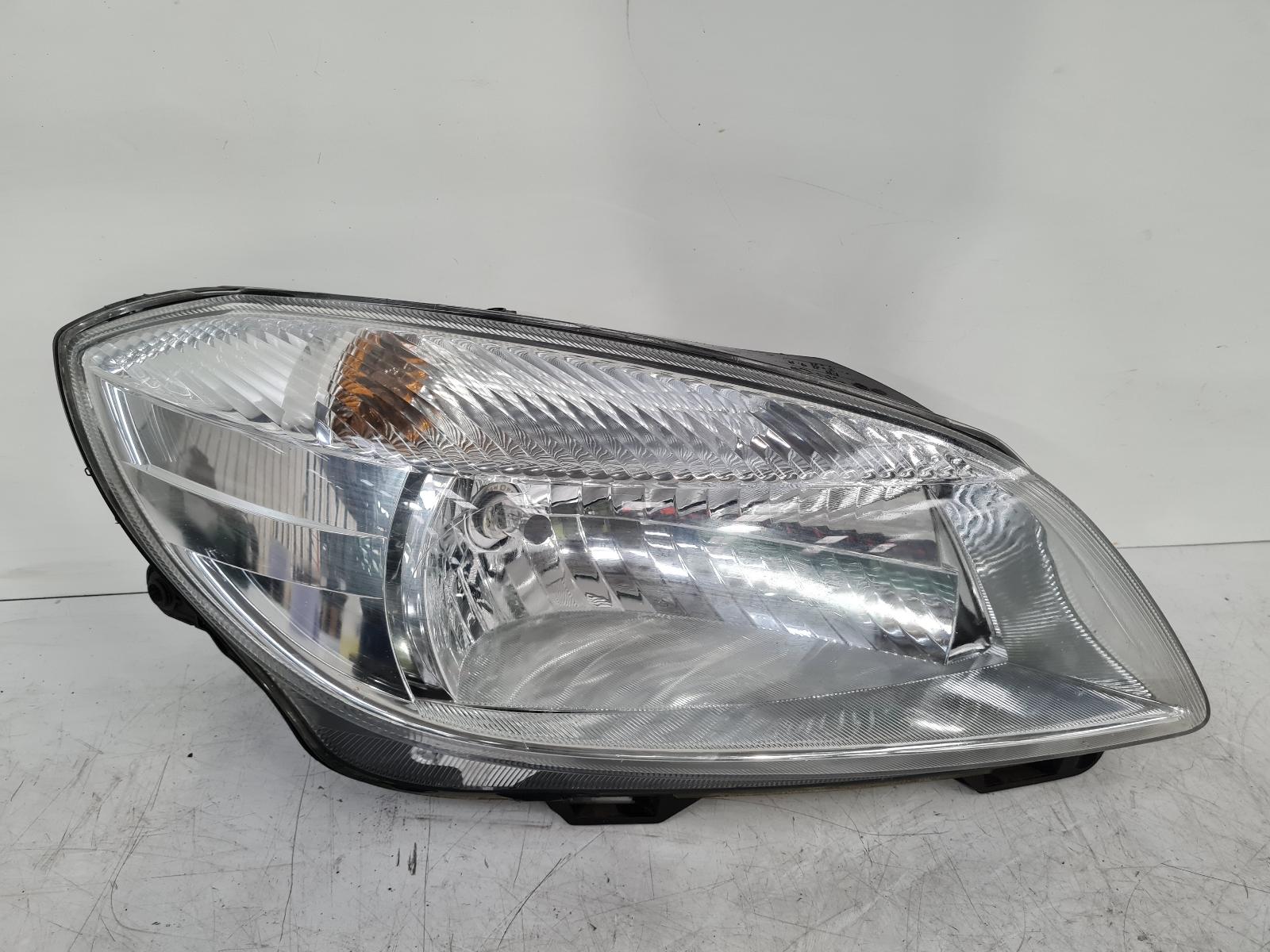 View Auto part R Headlamp Skoda Fabia 2013