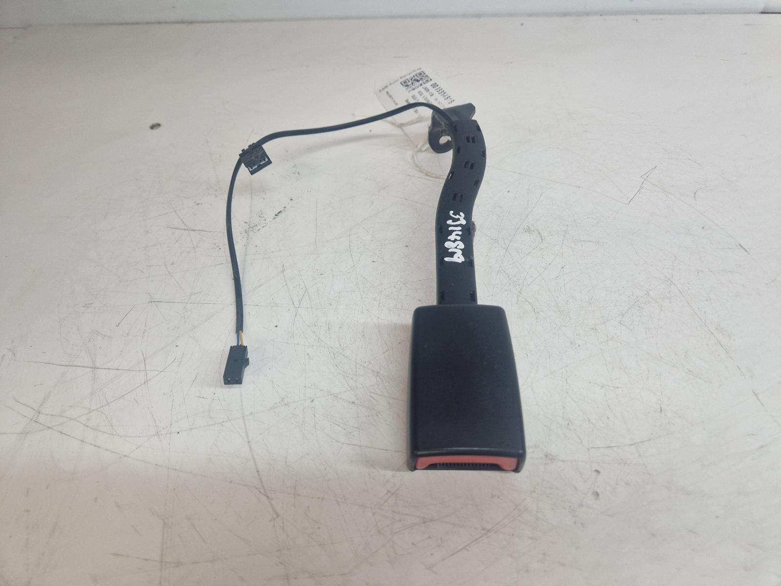 View Auto part Seat Belt Volkswagen Golf 2009